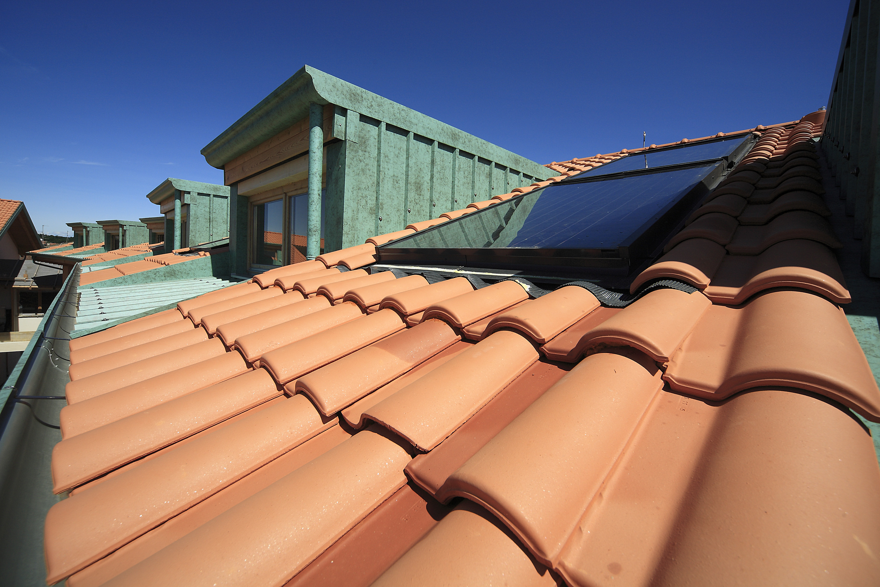 Tetto-in-legno-pannelli-solari-lecco