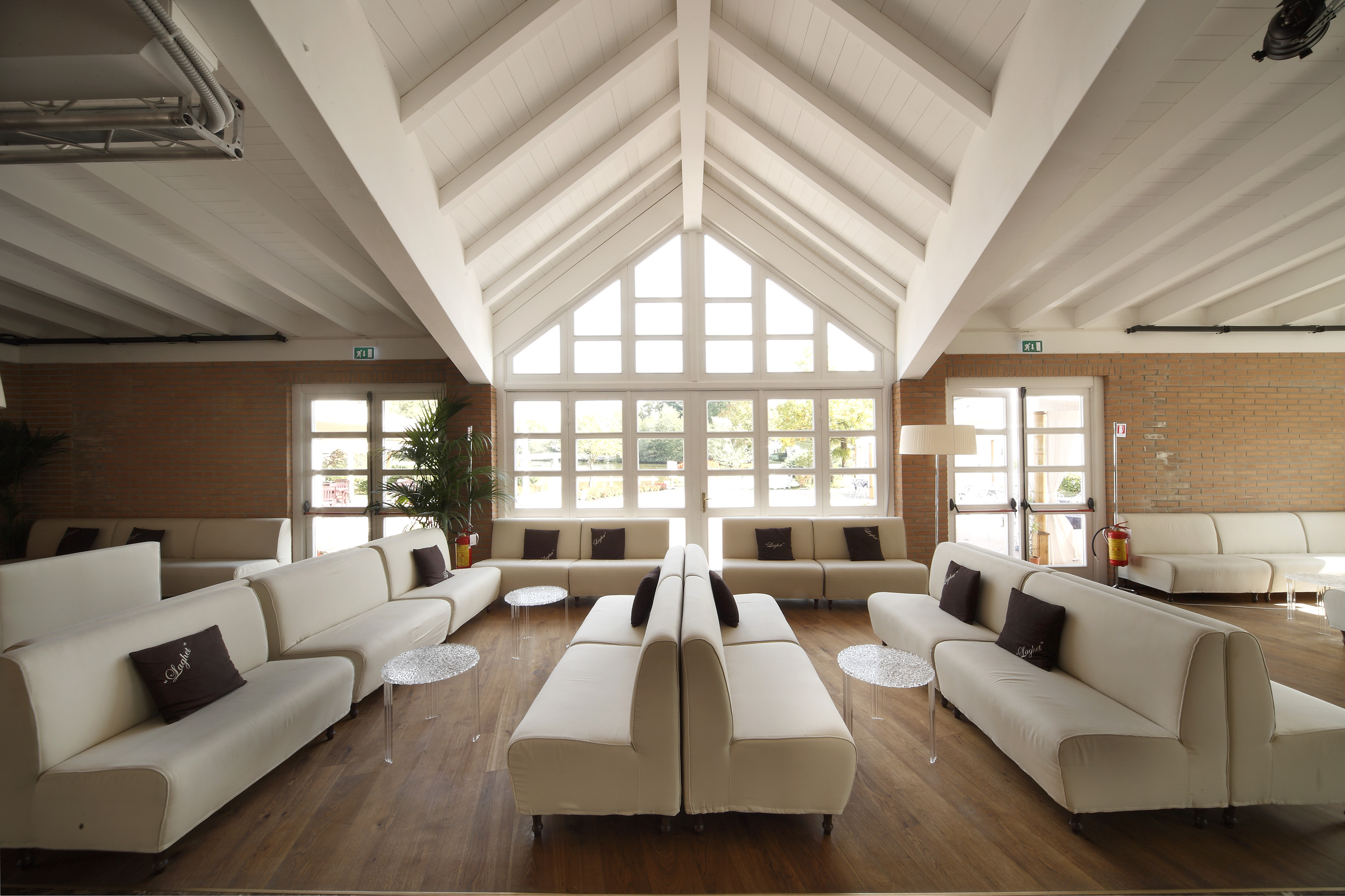 Tetto-in-legno-ristorante-Novedrate