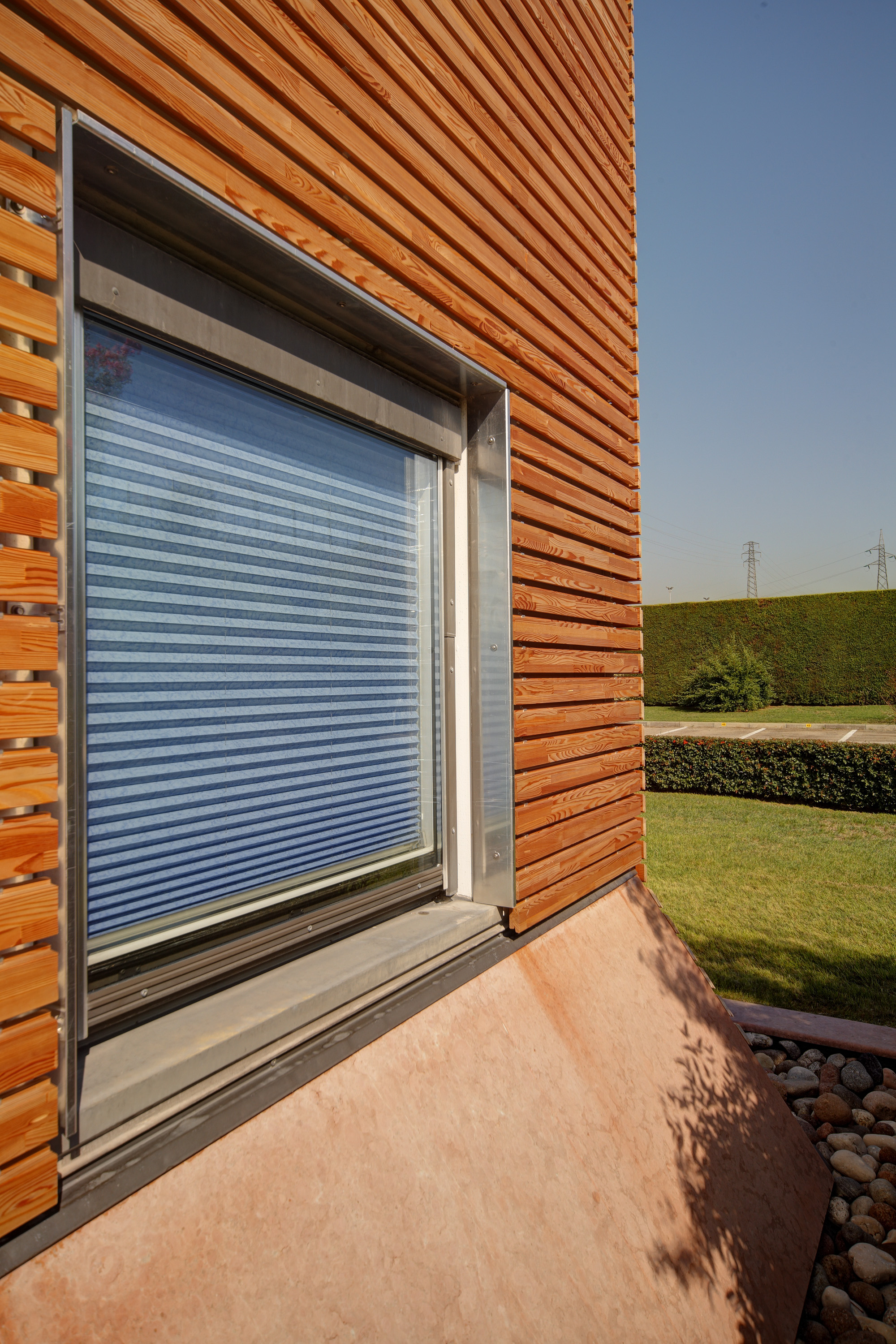 Facciata-in-legno-uffici-velux-verona