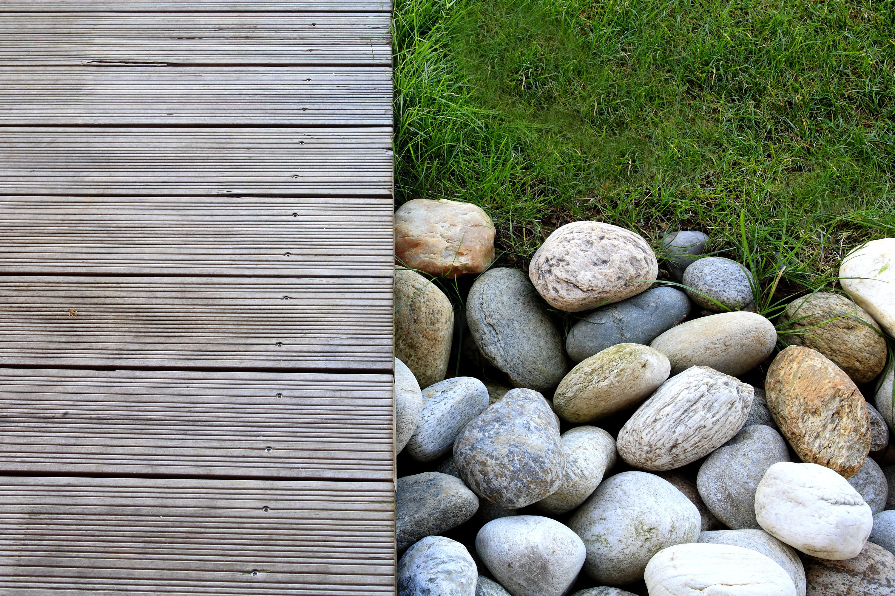 Decking-in-legno-giardino-Casatenovo