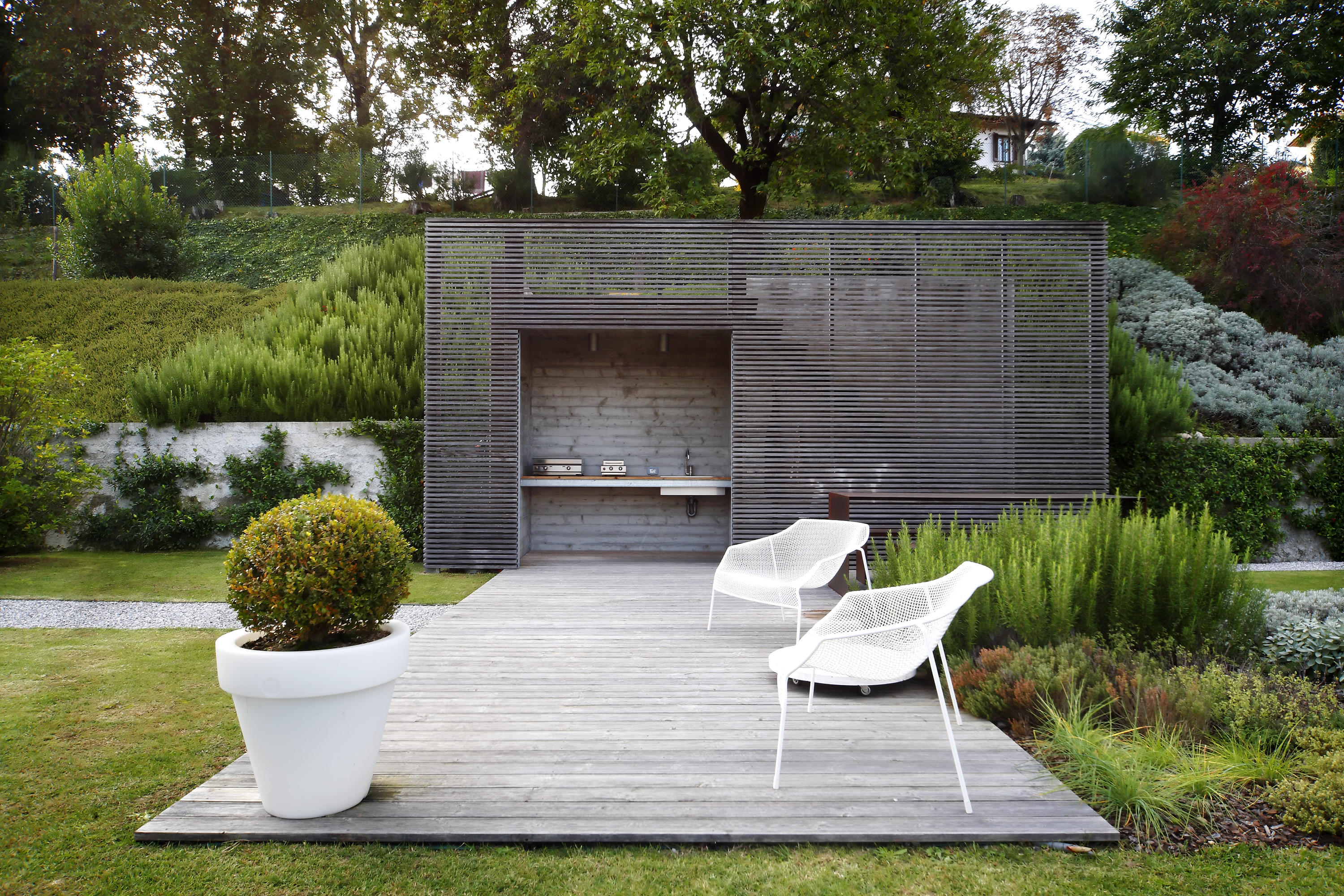 Rivestimento-legno-giardino-como