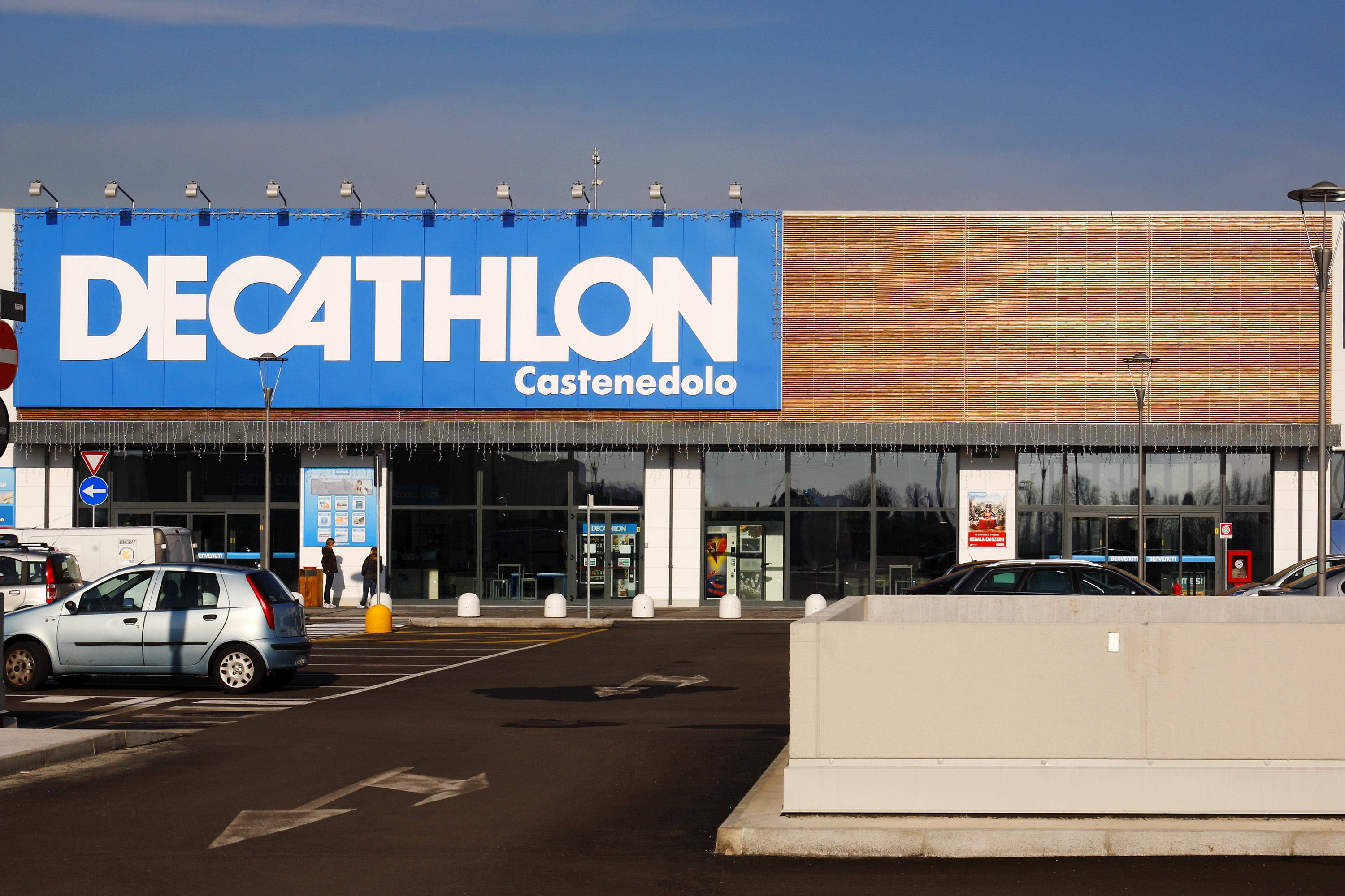 Rivestimento-legno-negozio-brescia