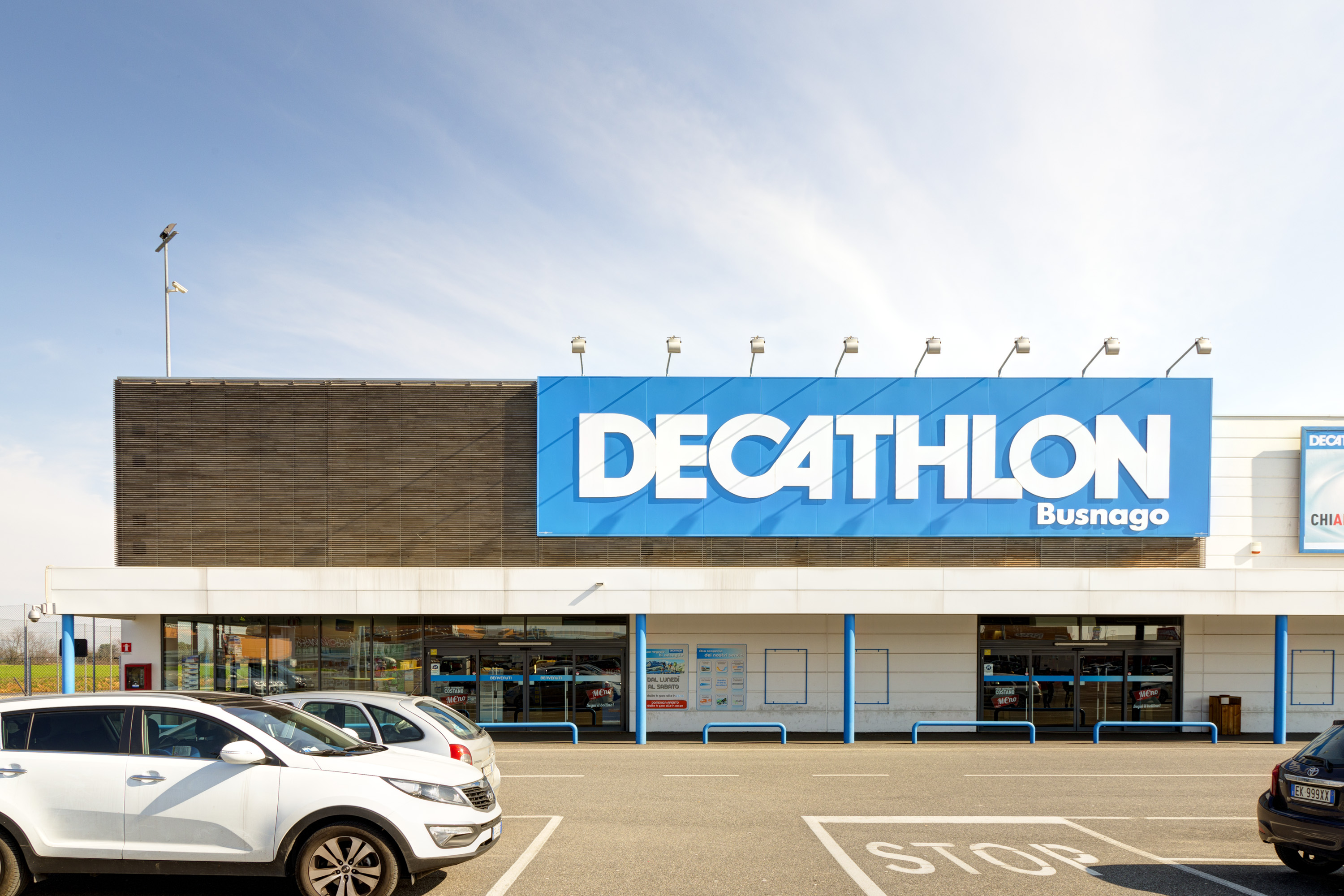 Rivestimento-legno-negozio-monza