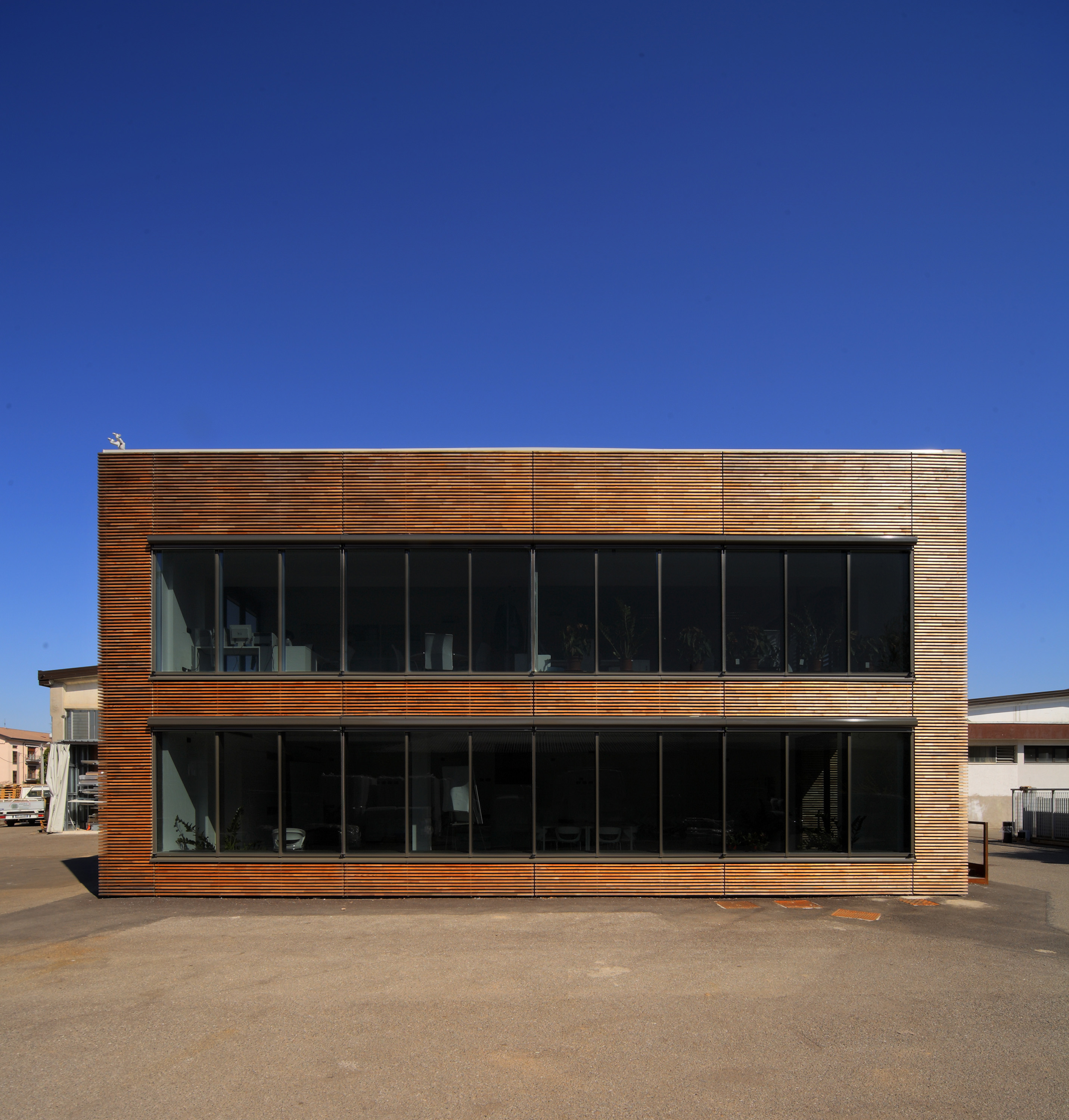 Facciata-in-legno-serramenti-como