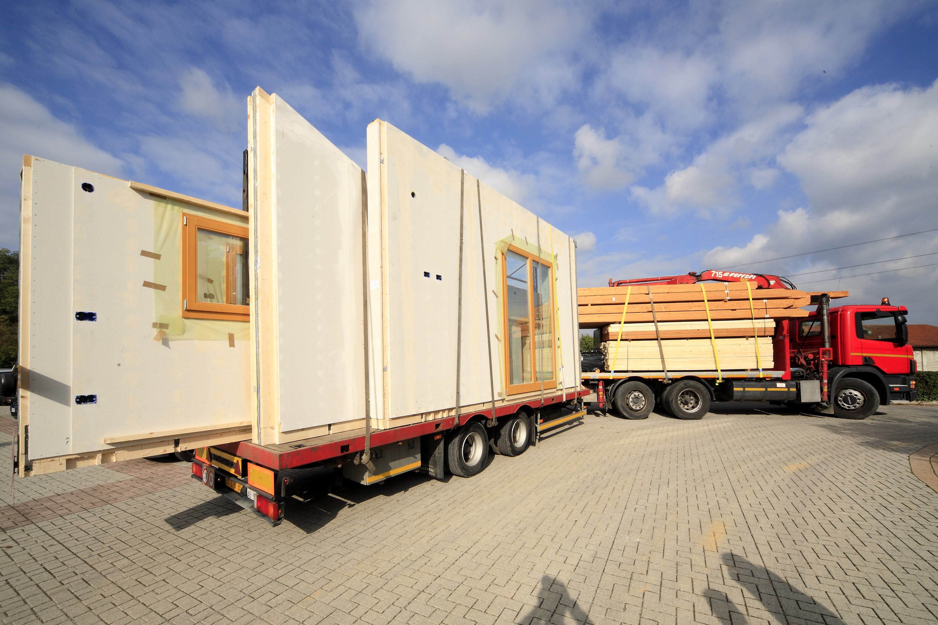 Casa-in-legno-prefabbricata-trasporto-monza