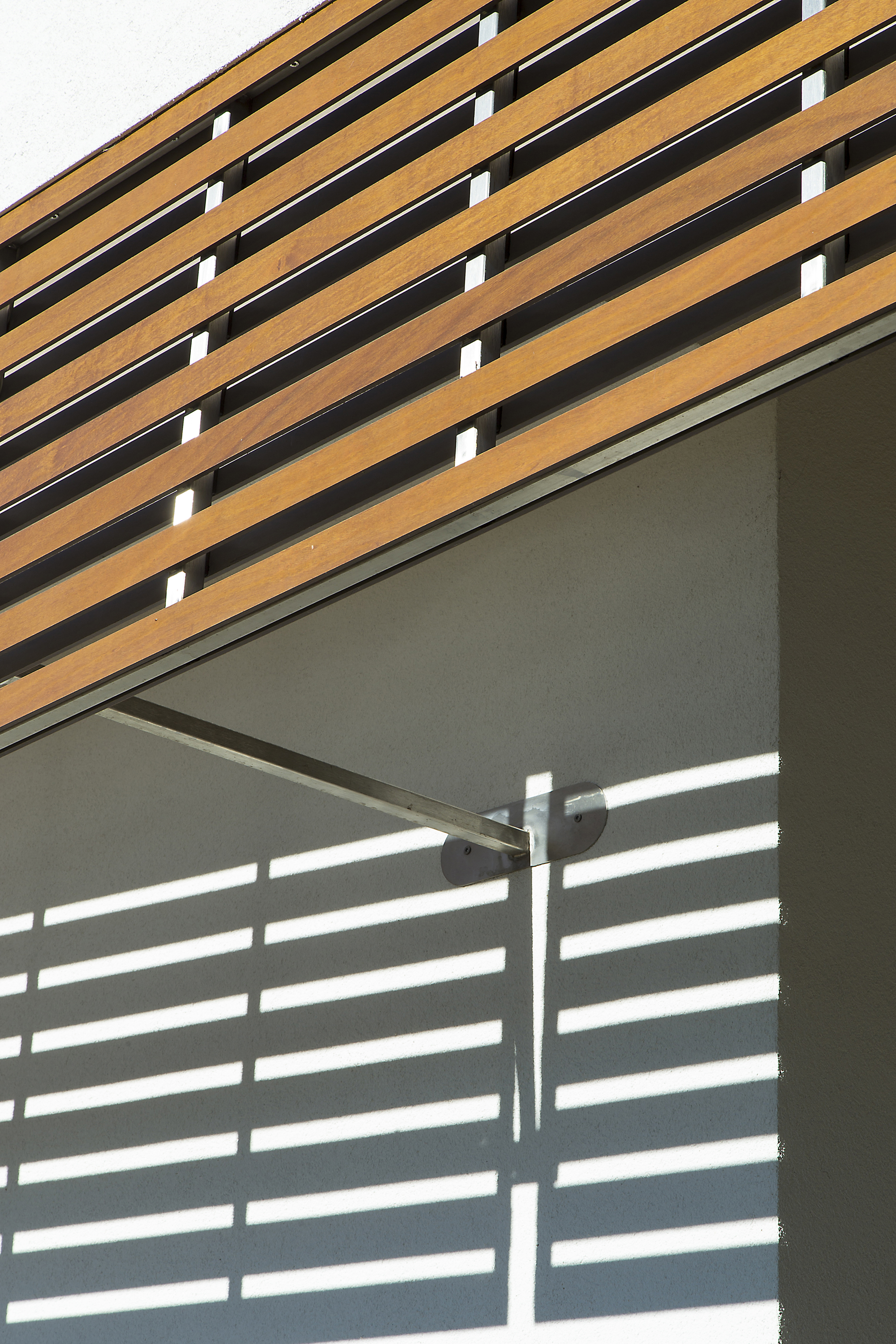 Frangisole-in-legno-lecco