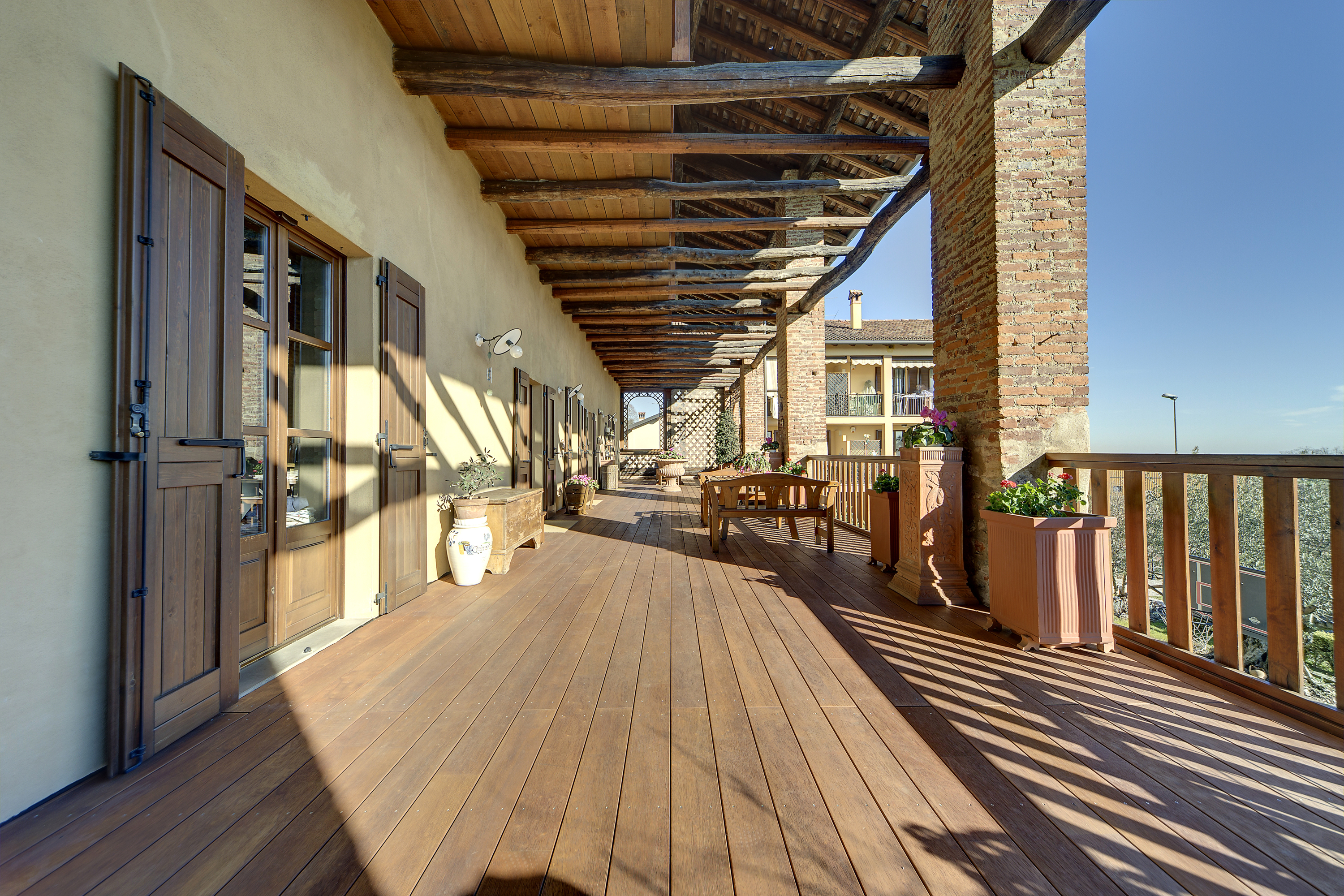 Pavimento-in-legno-portico-cascina-Casatenovo