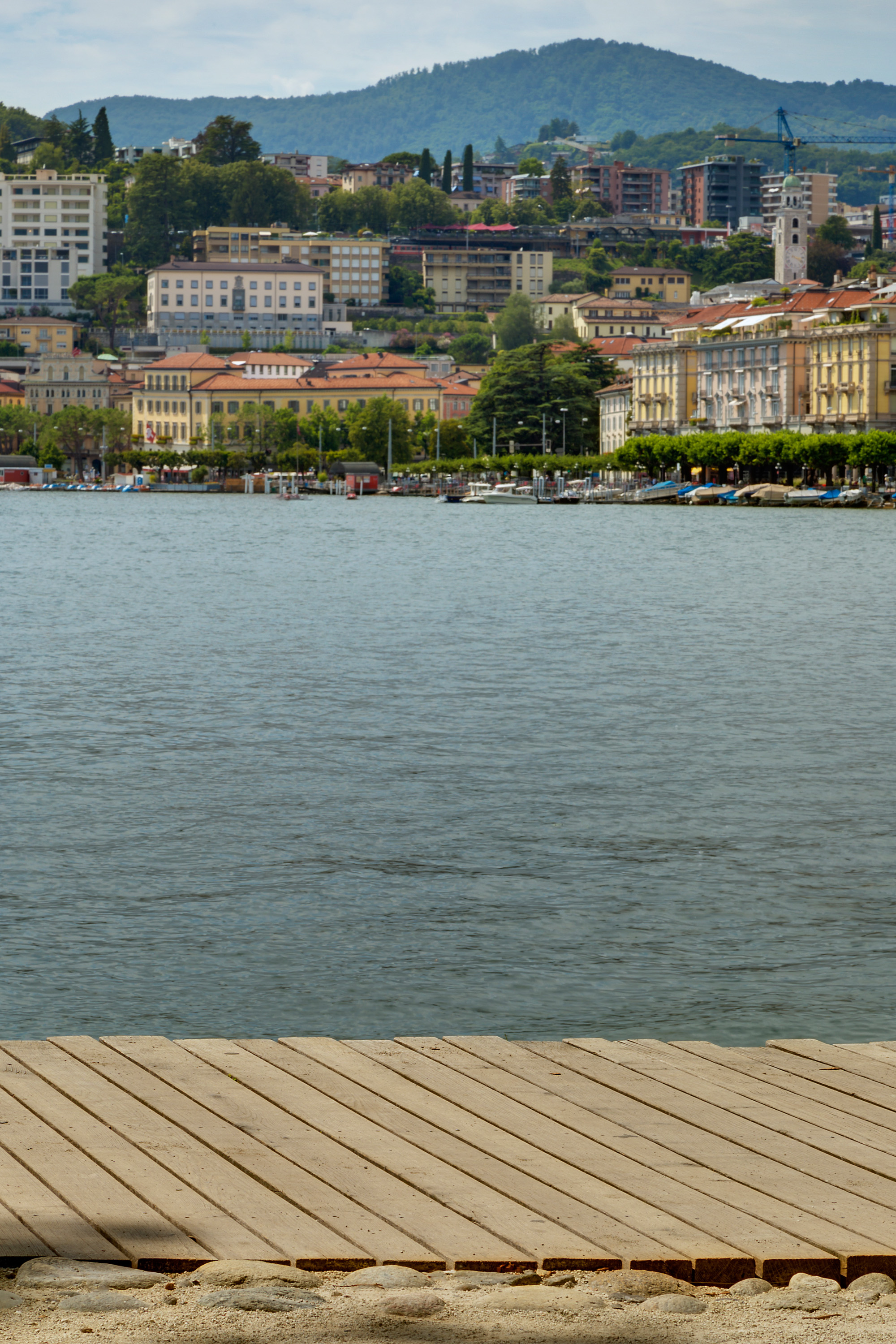 Passerella-in-legno-lago-Lugano
