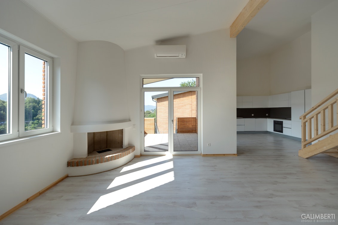 Casa-in-legno-soggiorno-svizzera