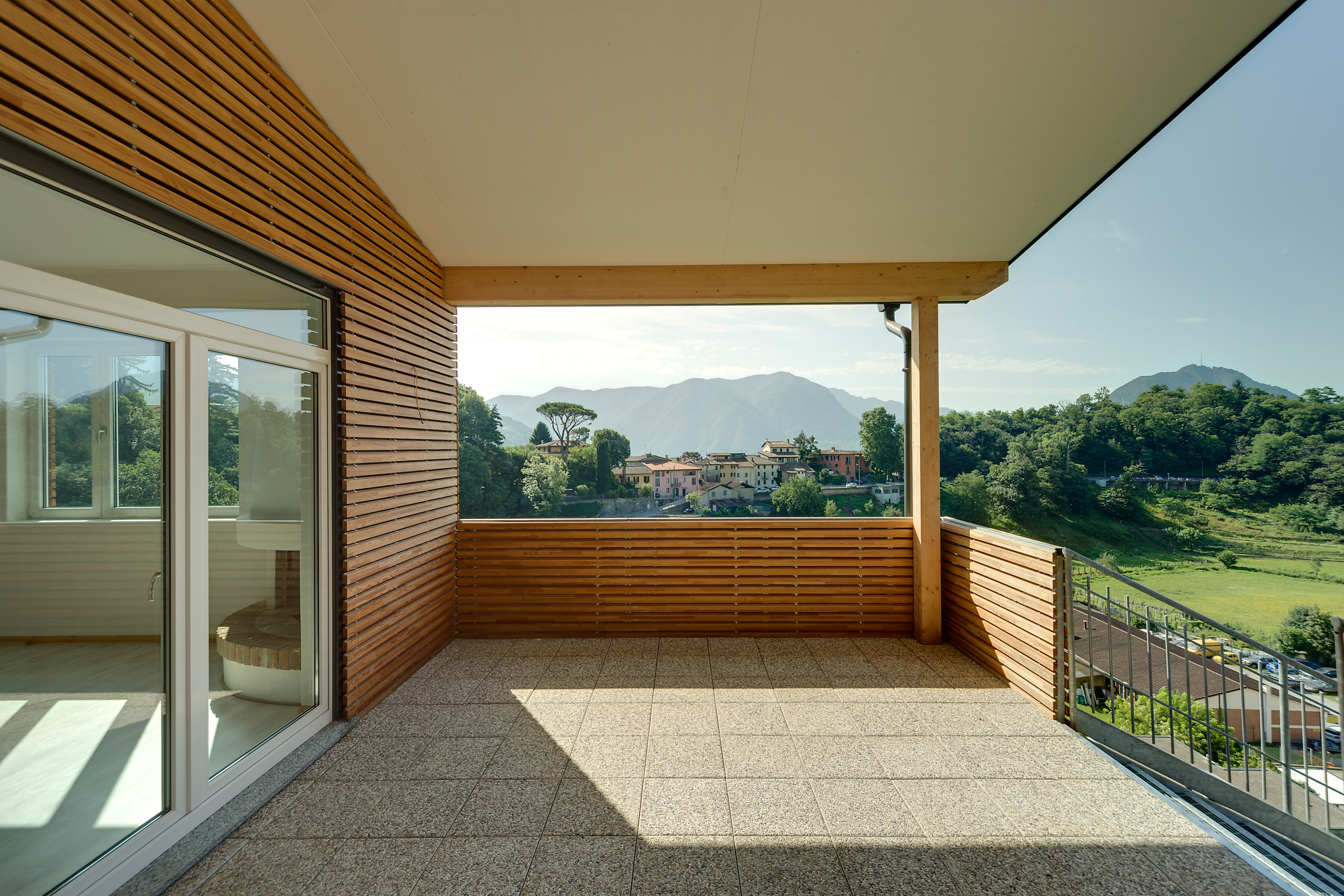 Casa-in-legno-terrazza-Svizzera