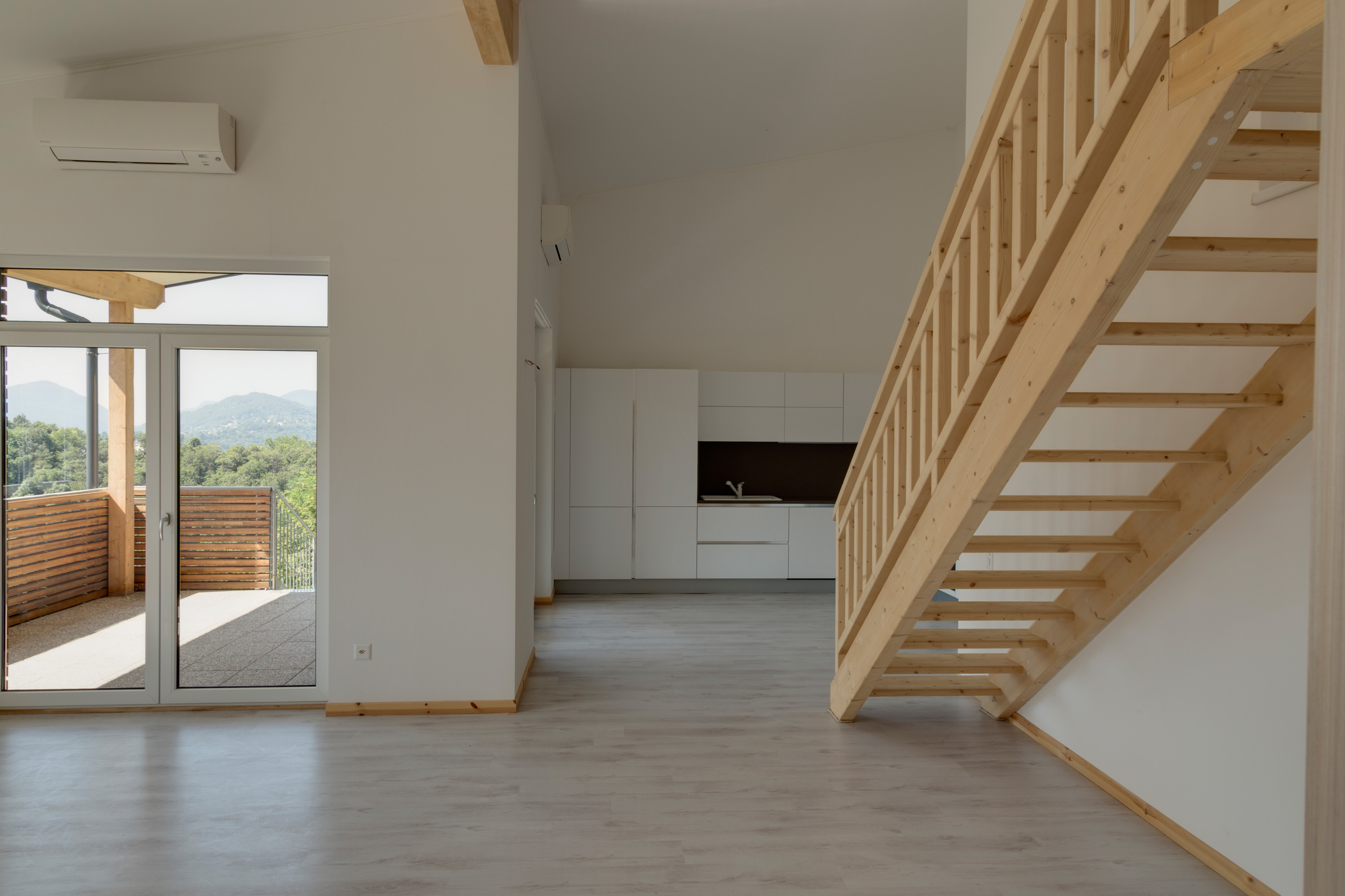 Casa-in-legno-montagna-Svizzera