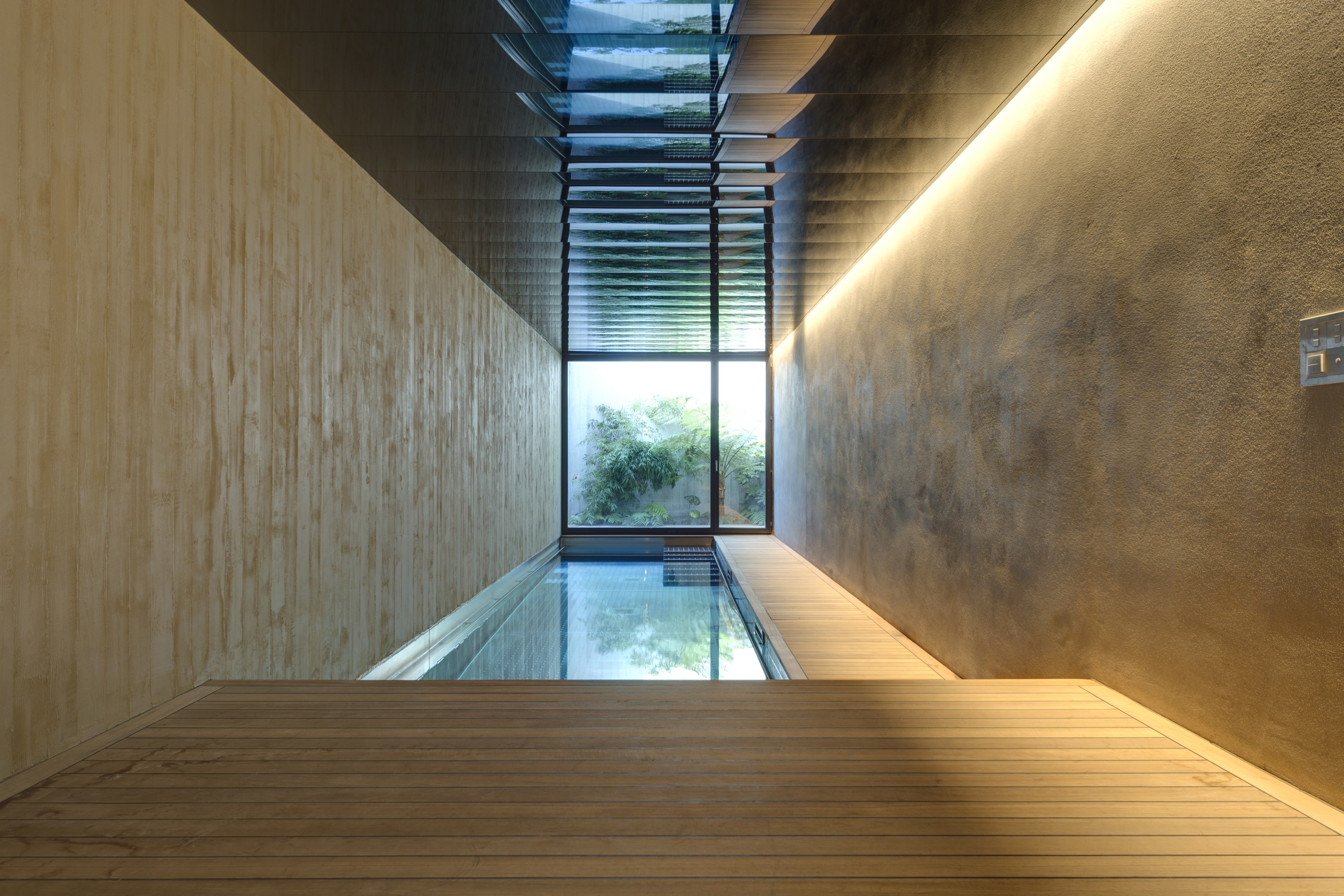 Pavimento-in-legno-piscina-Lugano