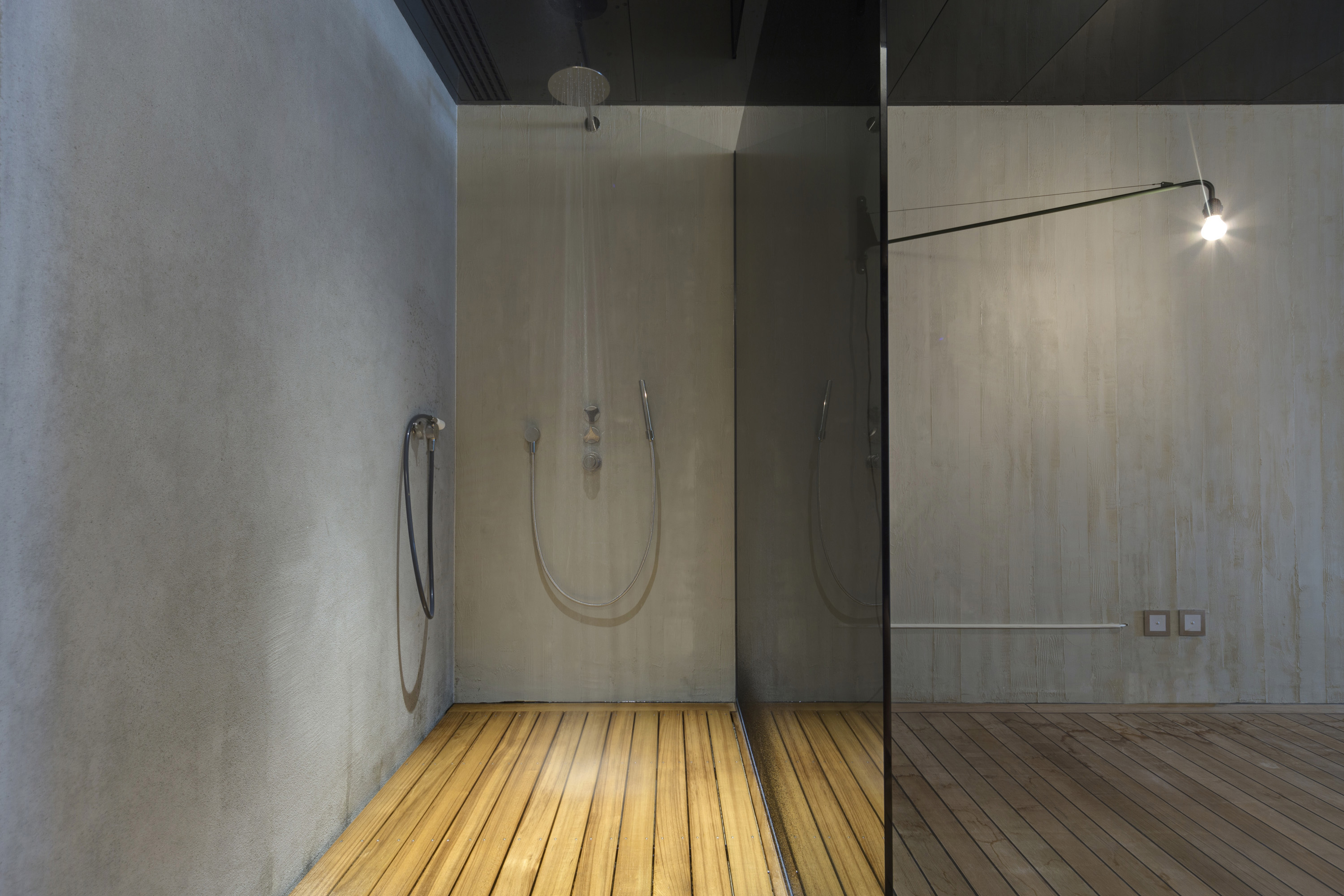 Pavimento-in-legno-doccia-Lugano