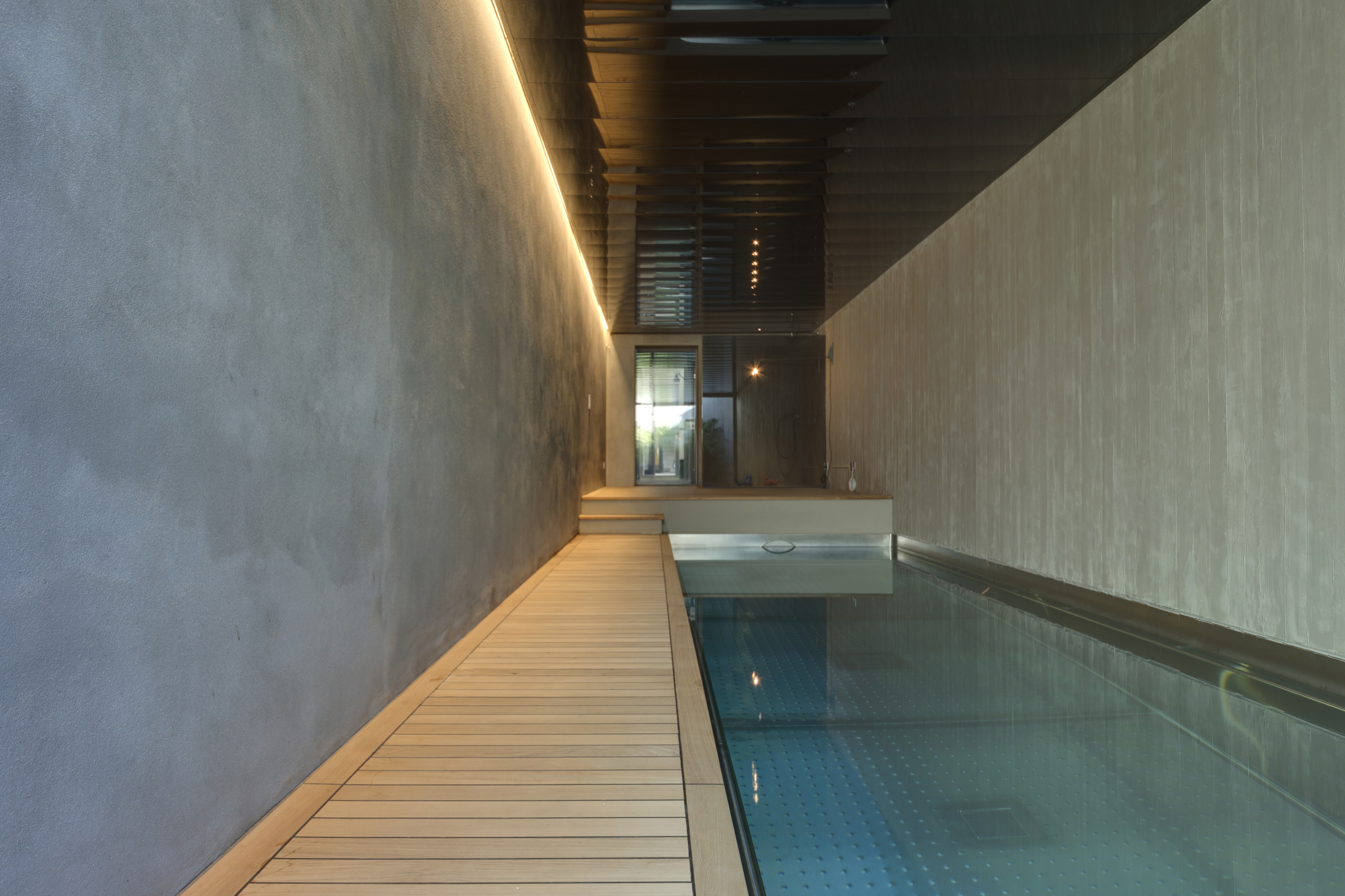 Pavimento-in-legno-piscina-Lugano