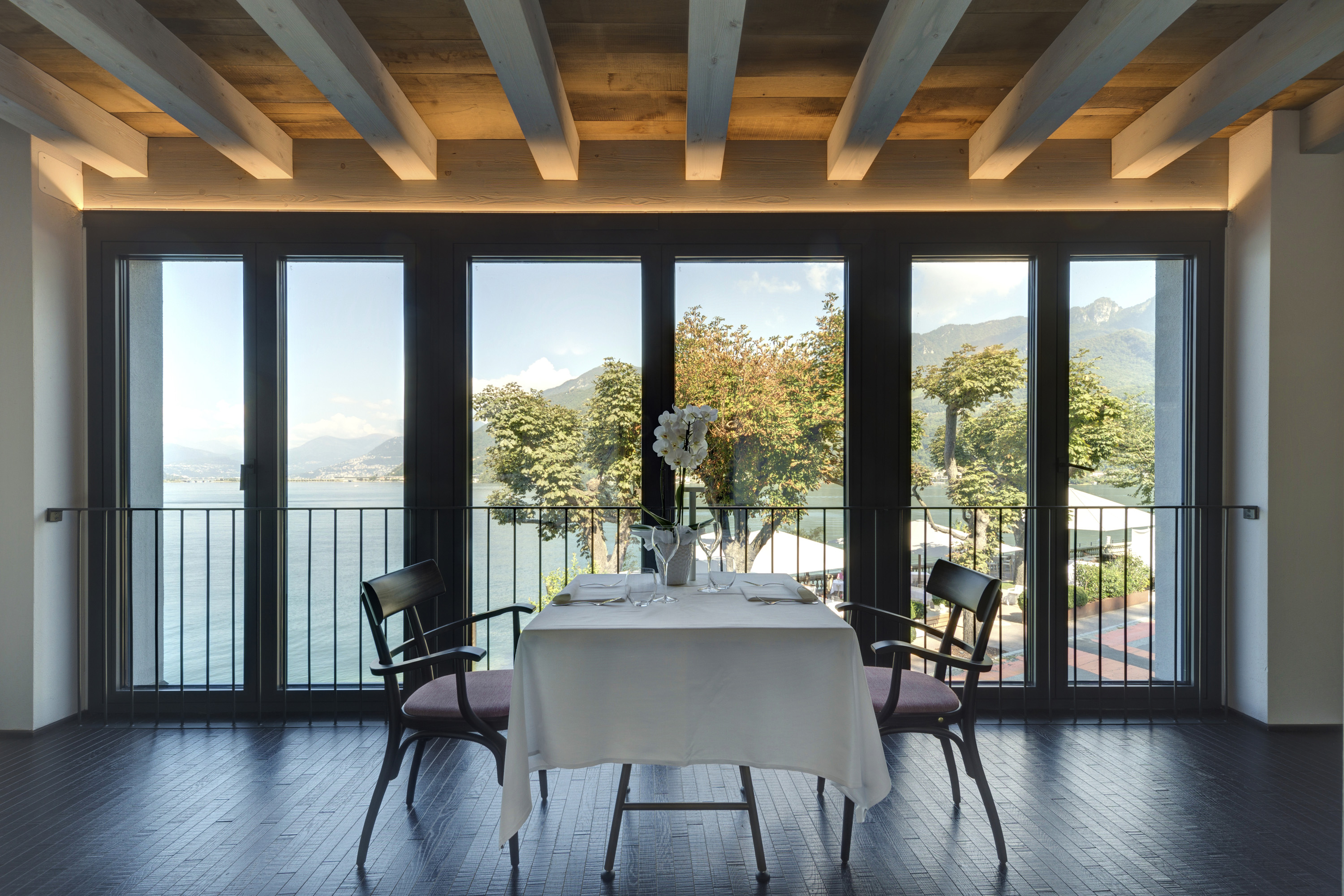 Soffitto-in-legno-ristorante-Riva San Vitale