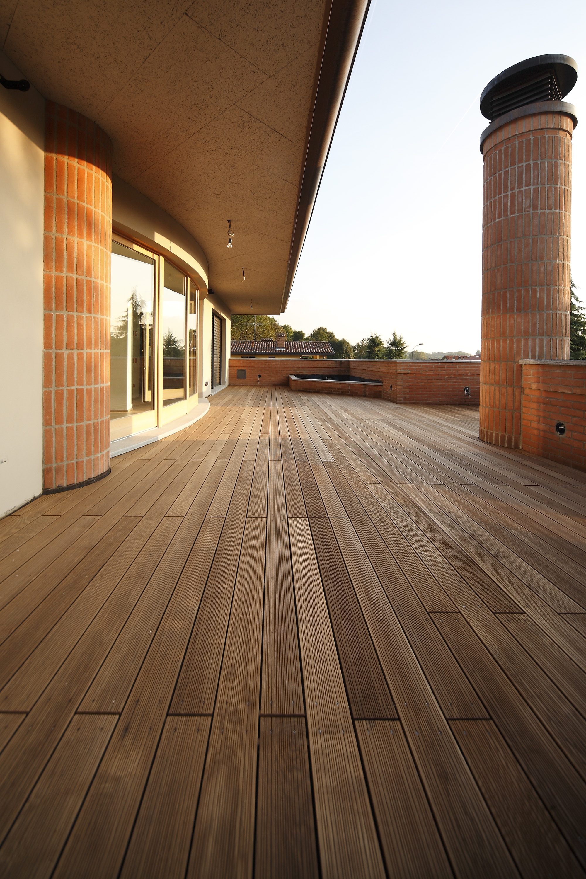 Pavimento-in-legno-piscina-varese