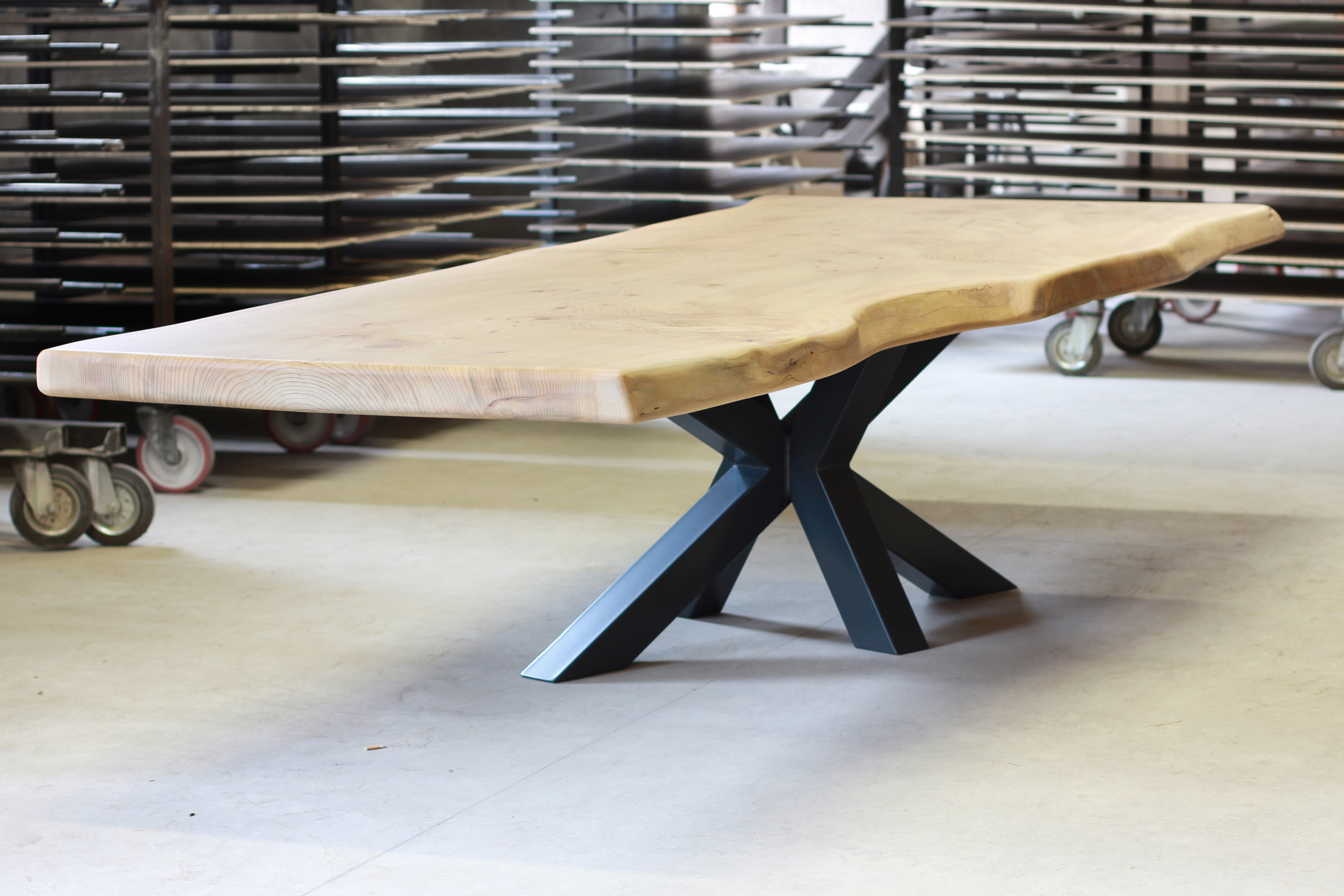 Tavolo-in-legno-grezzo-lecco