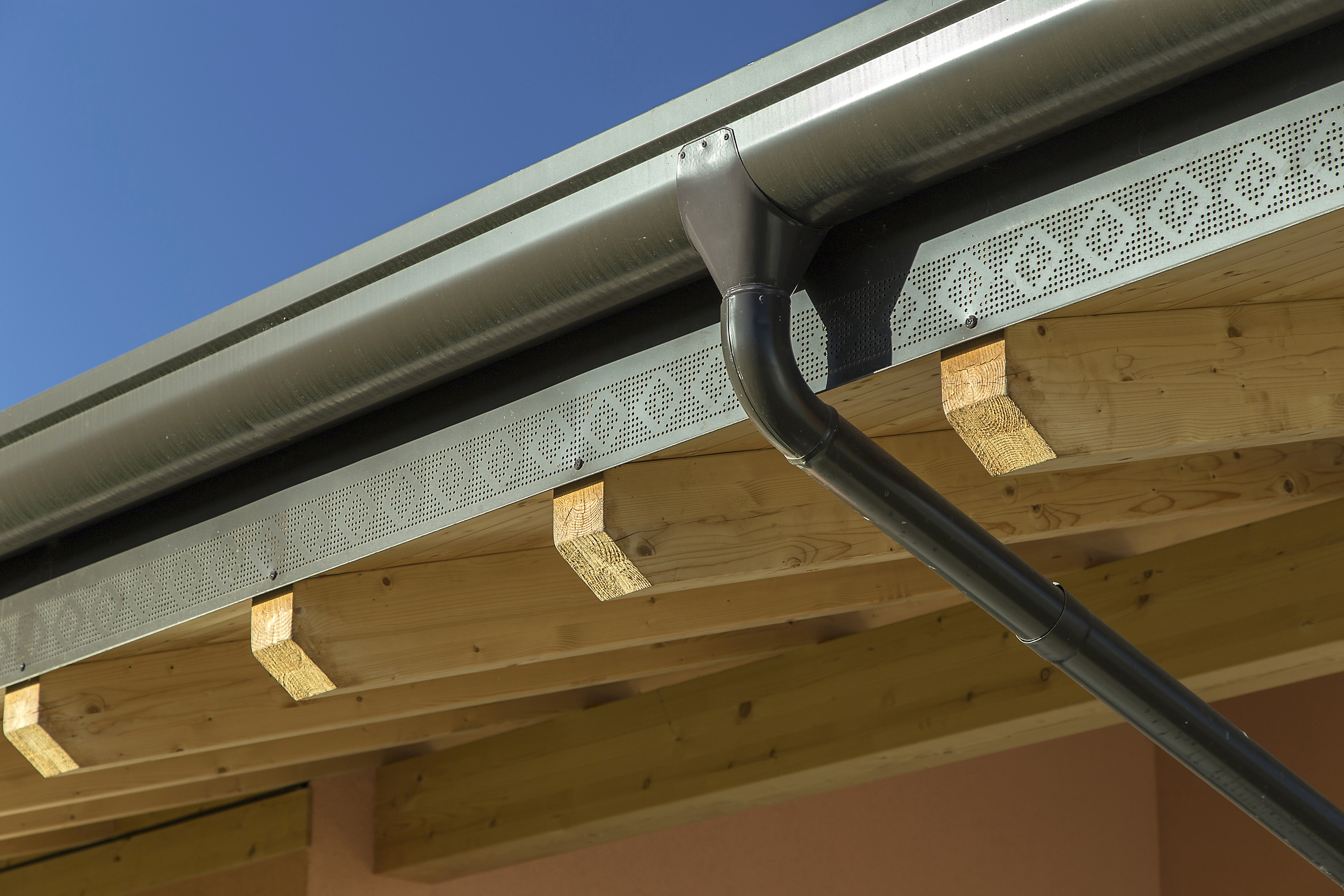 Lattoneria-gronda-casa-como