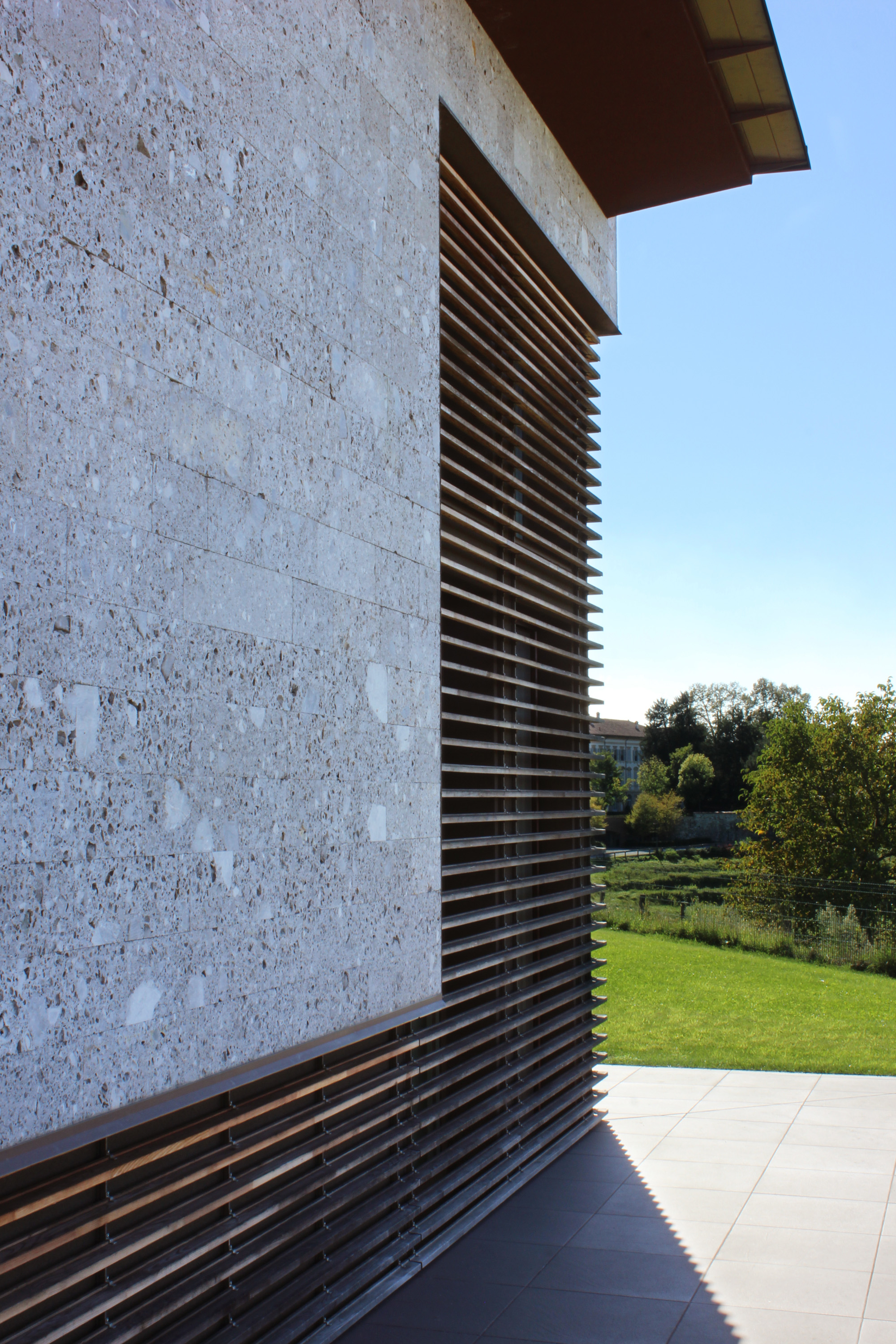 Frangisole-in-legno-lecco