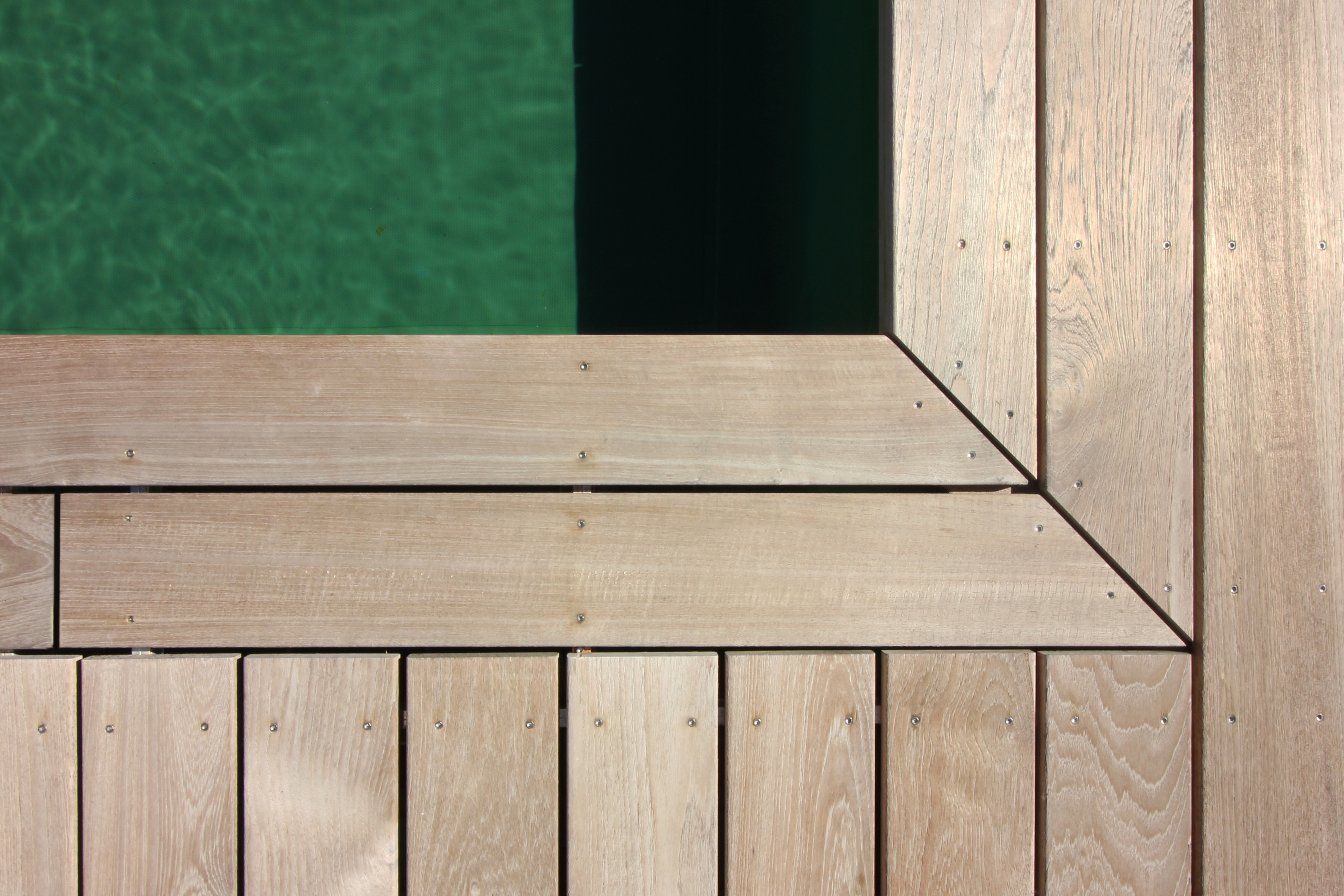 Parquet-per-esterno-piscina-Lomagna