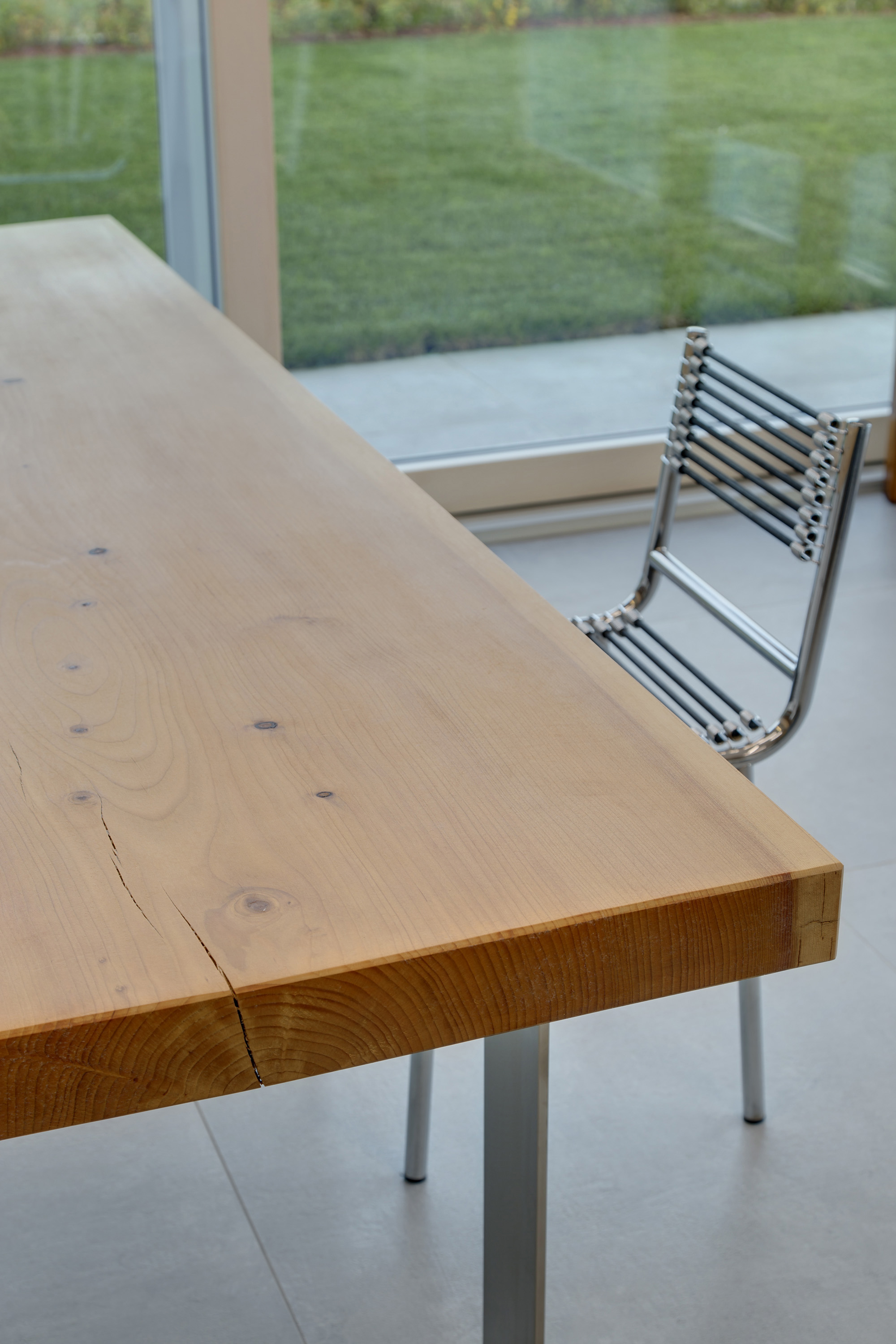 Tavolo-in-legno-massiccio-cucina-monza