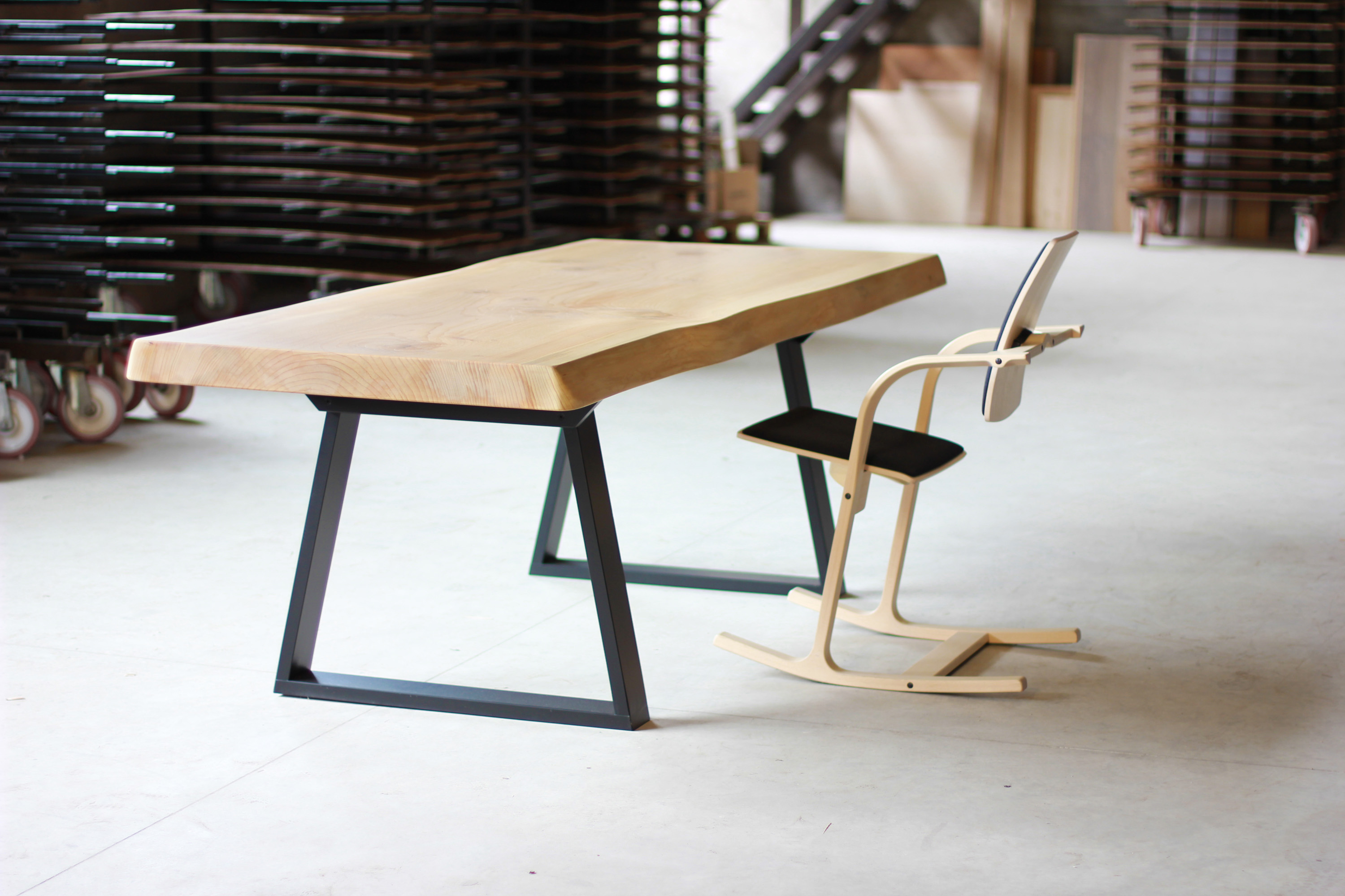 Tavolo-in-legno-studio-lecco