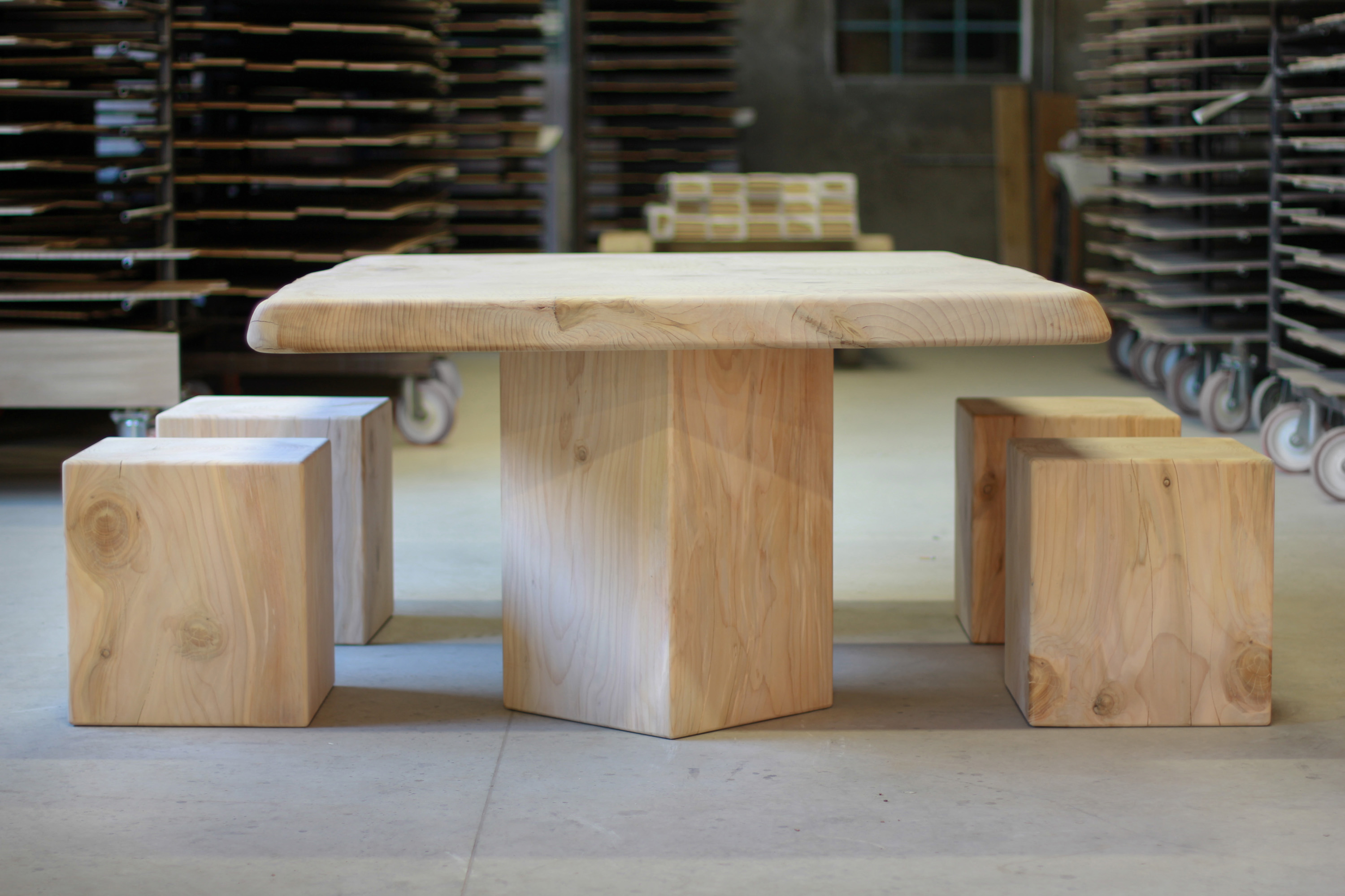 Tavolo-in-legno-grezzo-lecco