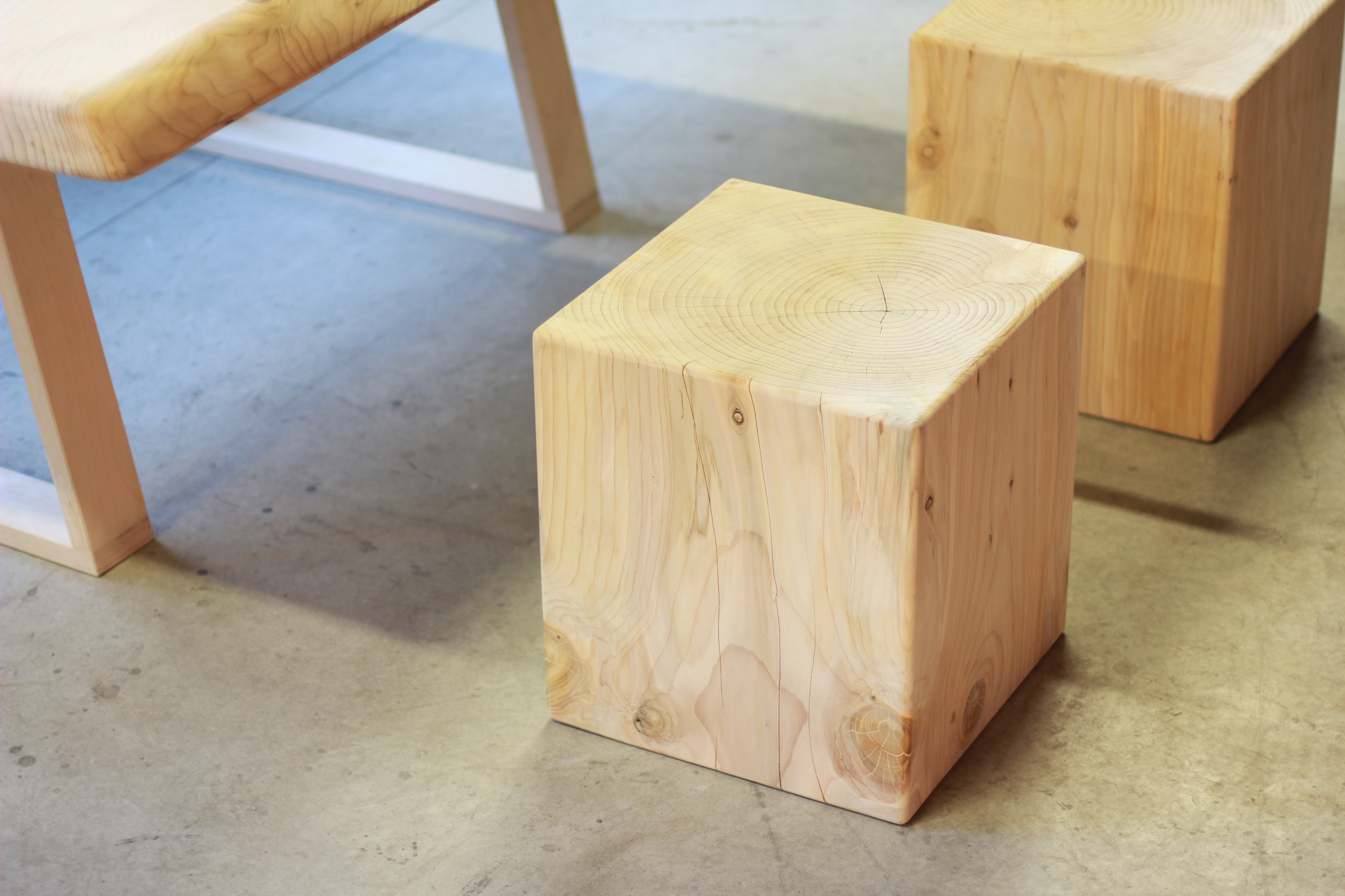 Pouf-in-legno-grezzo-lecco