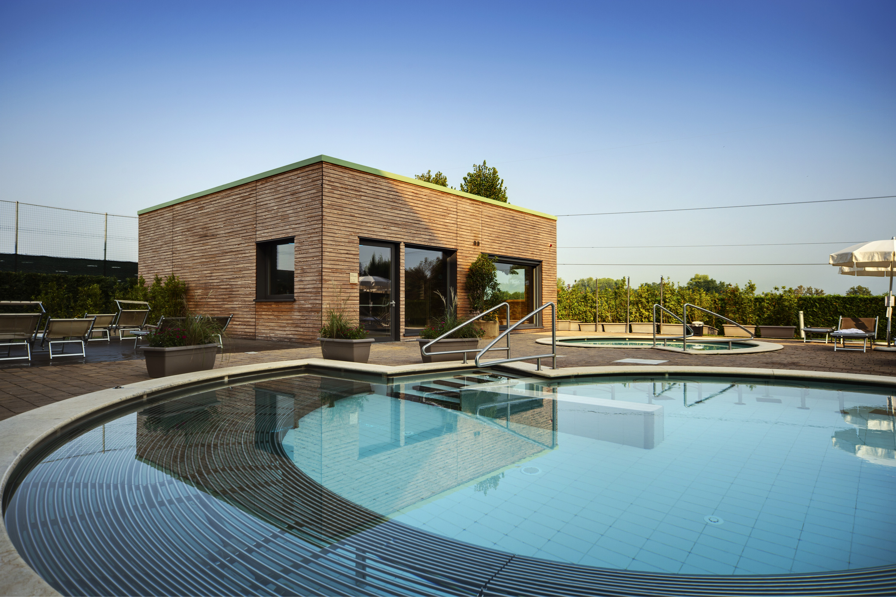 Facciata-in-legno-SPA-terme-lecco