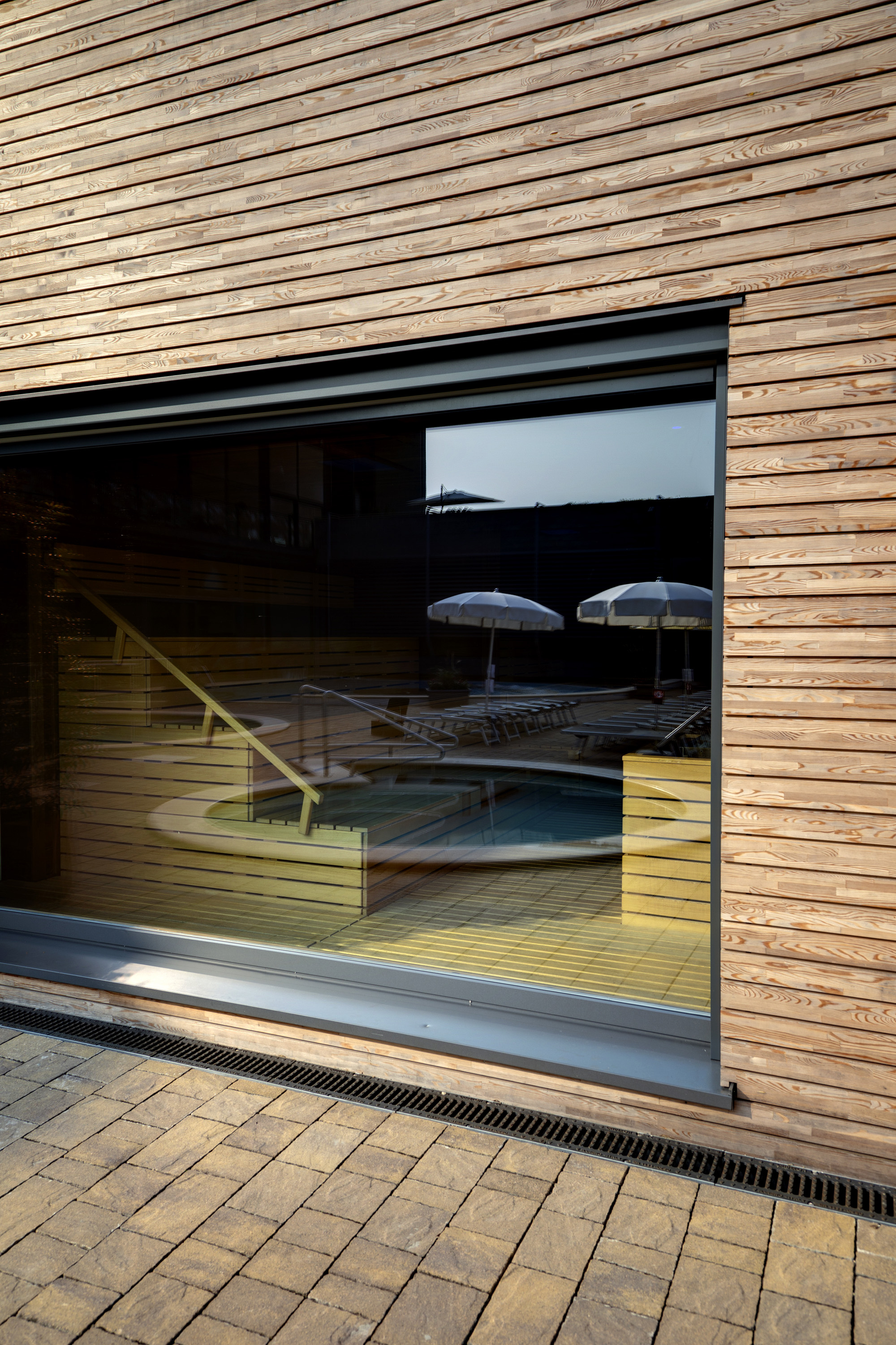 Facciata-in-legno-SPA-terme-lecco