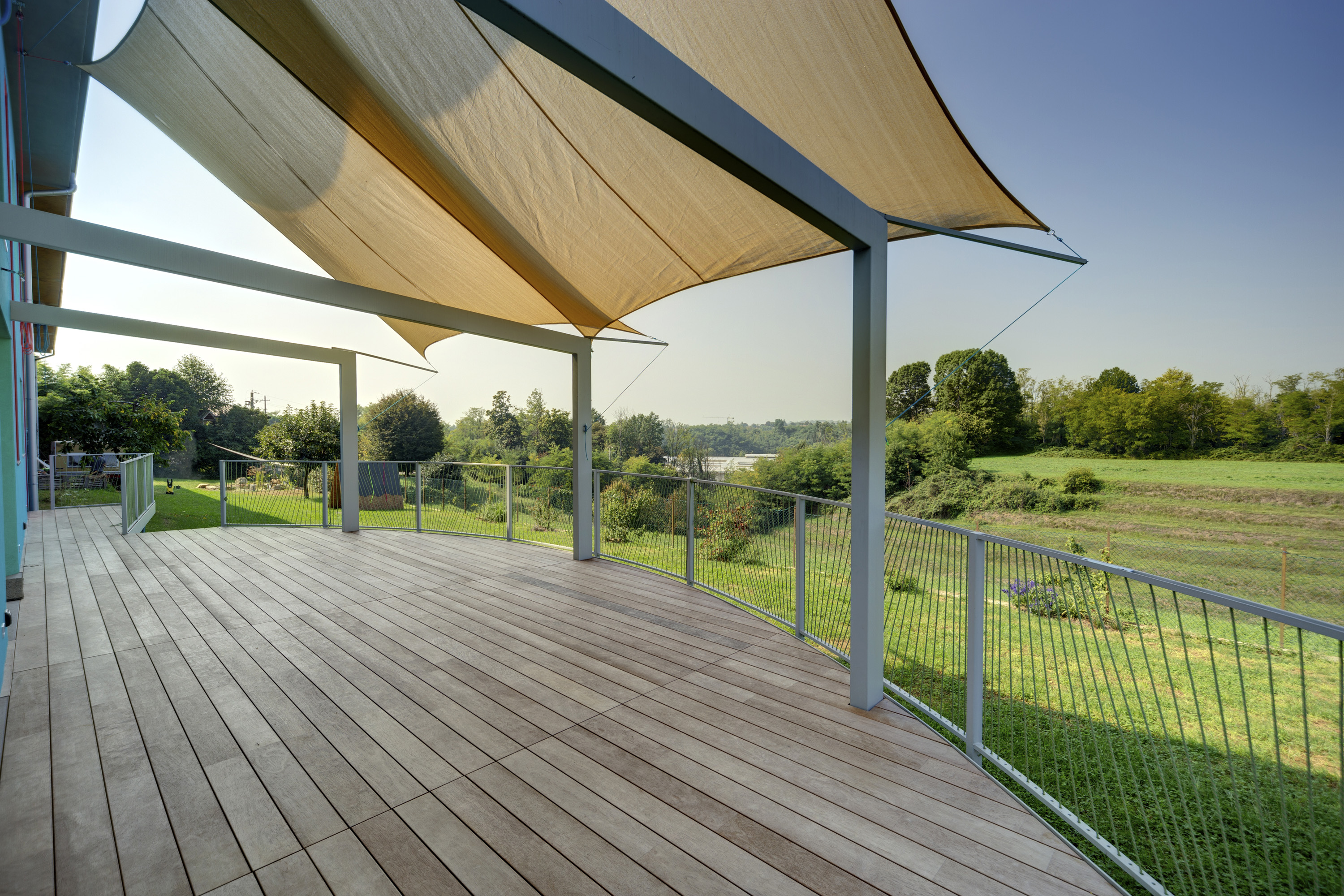 Decking-in-legno-esterno-lecco