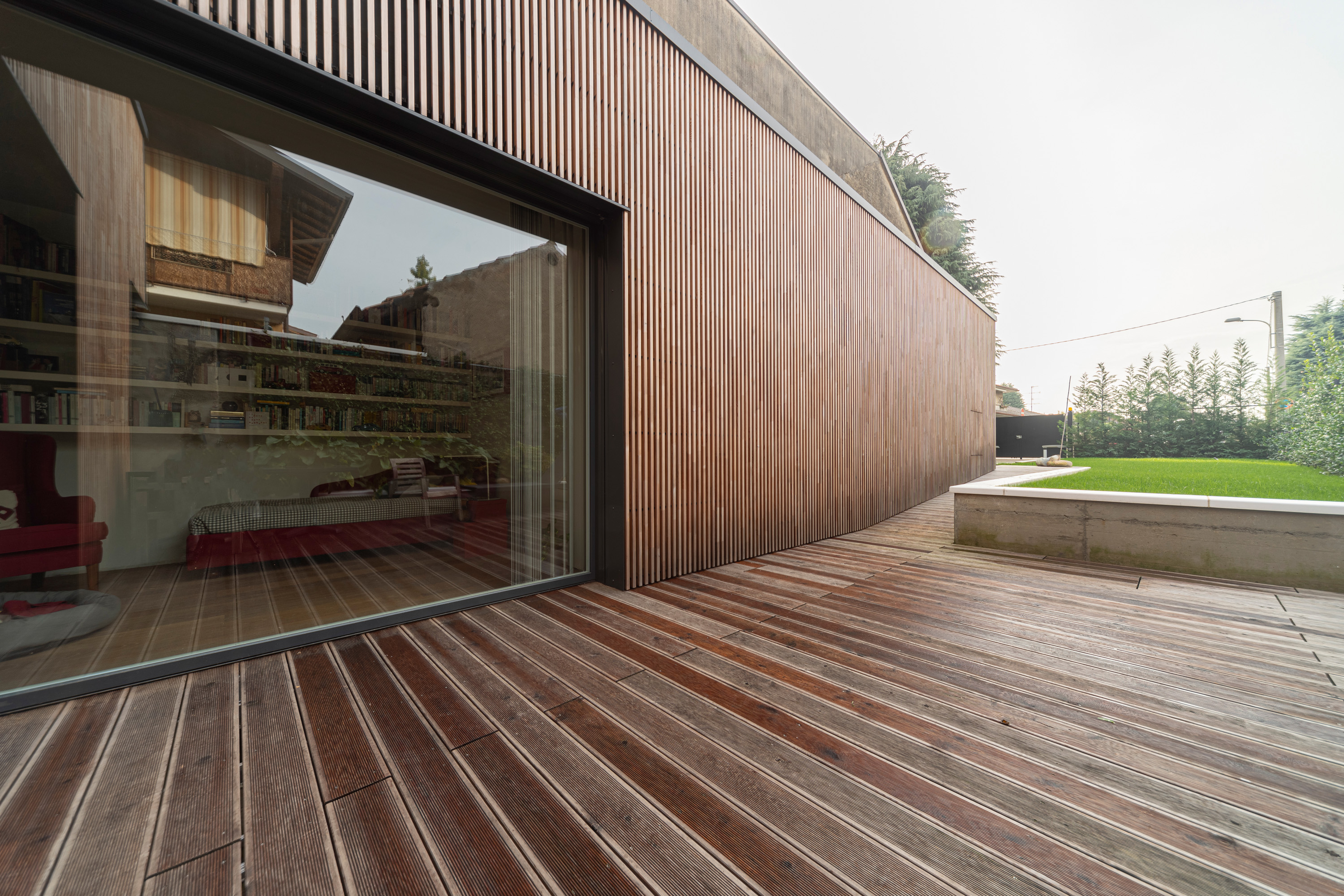 Villa-in-legno-facciata-decking-monza