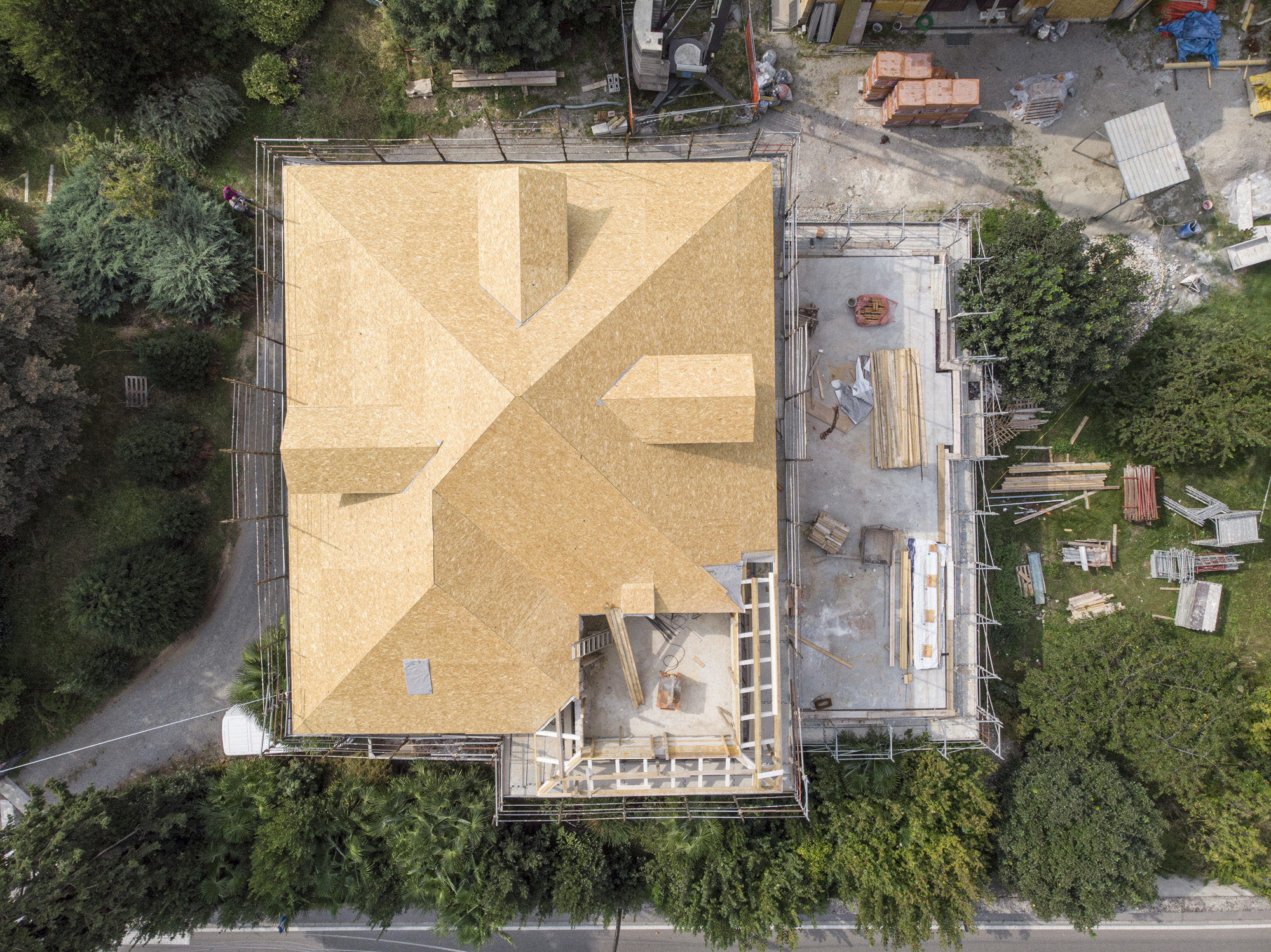 Tetto-in-legno-casa-monza