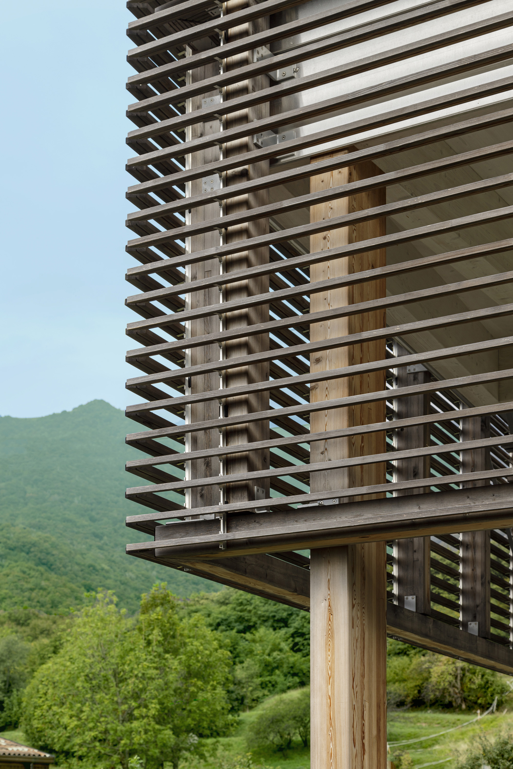 Frangisole-in-legno-casa-lecco