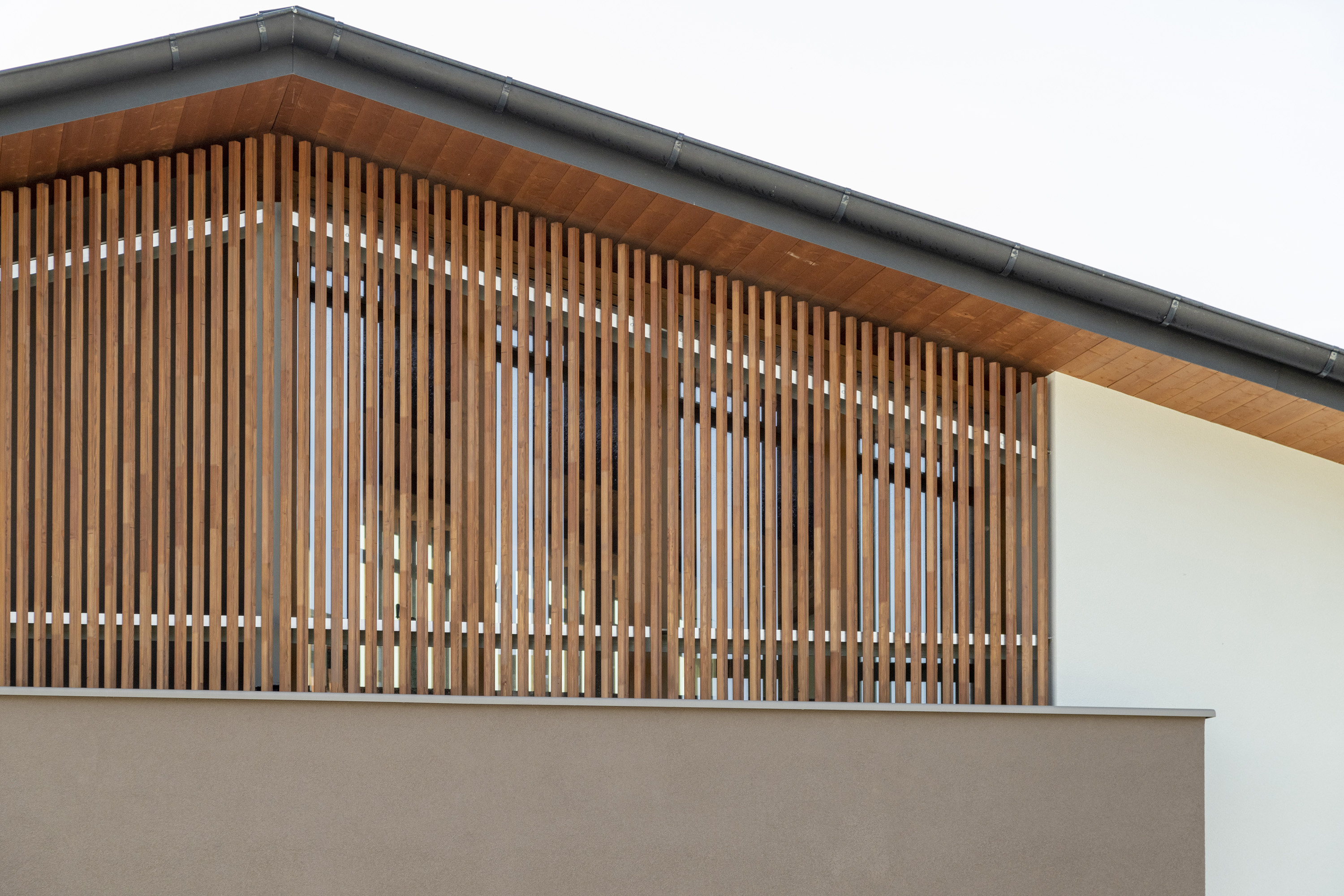 Frangisole-in-legno-casa-monza