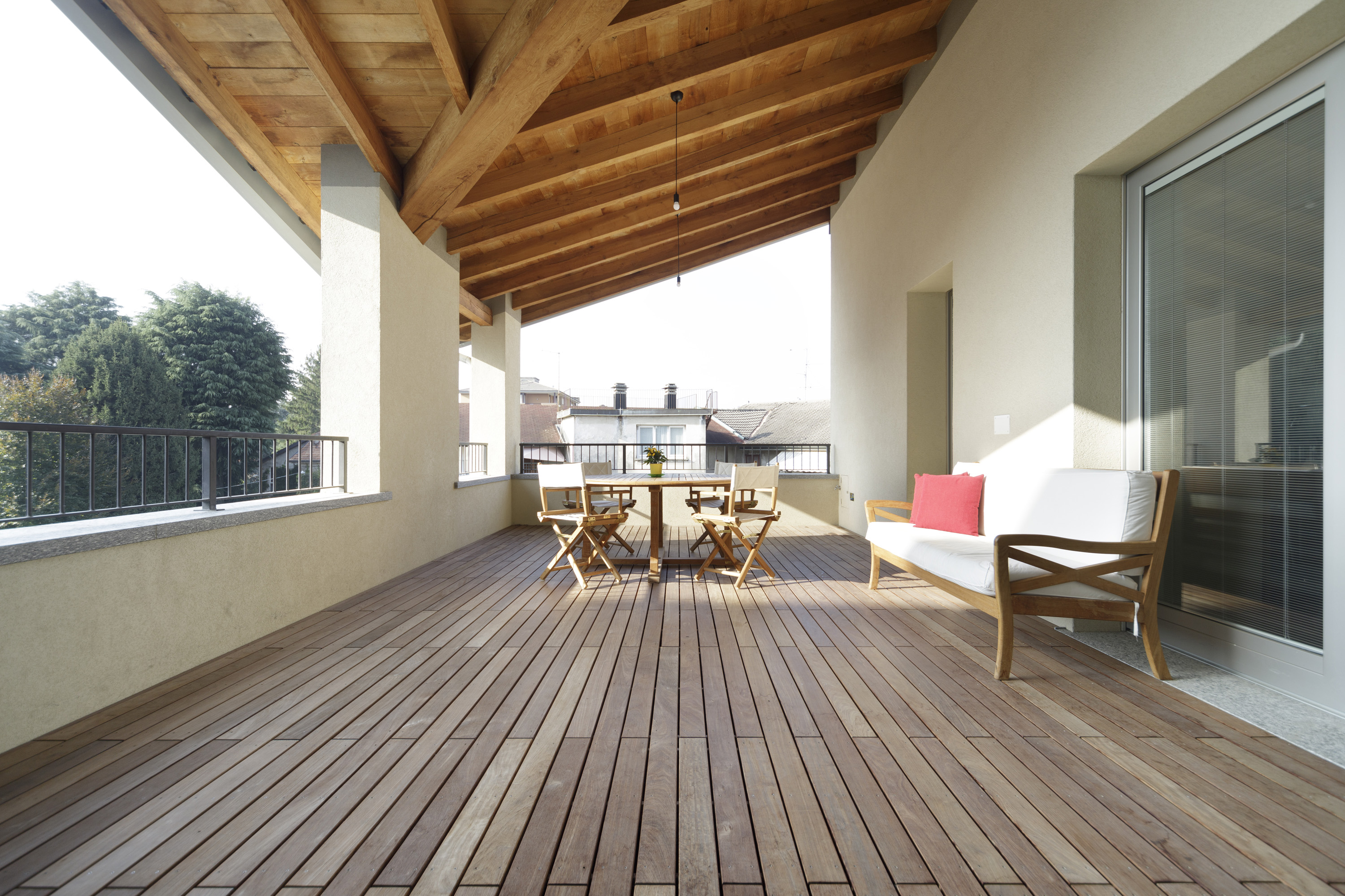 Pavimento-in-legno-terrazzo-como