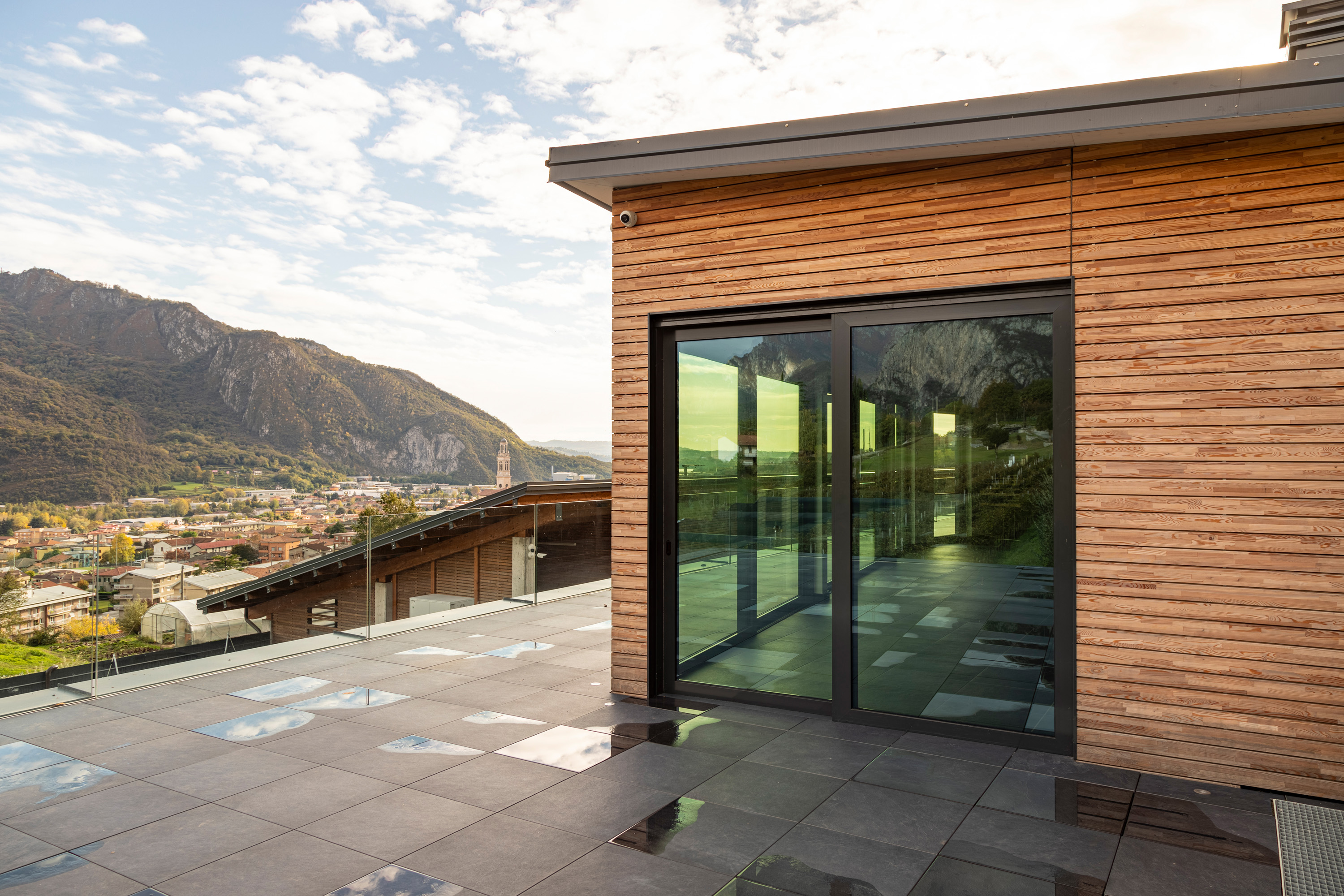 Facciata-in-legno-casa-lecco