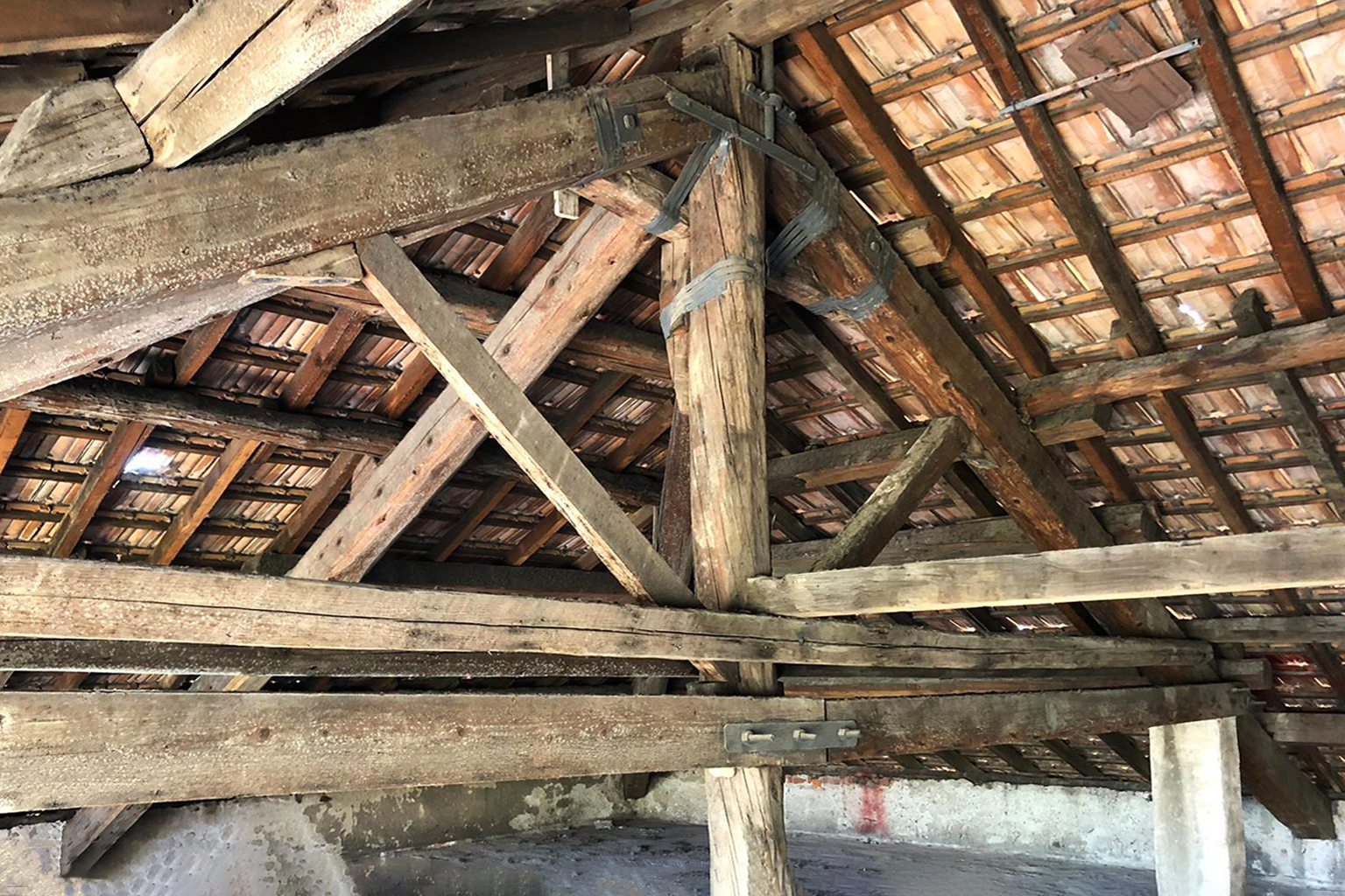 Capriate_in_legno-antico-restauro-milano