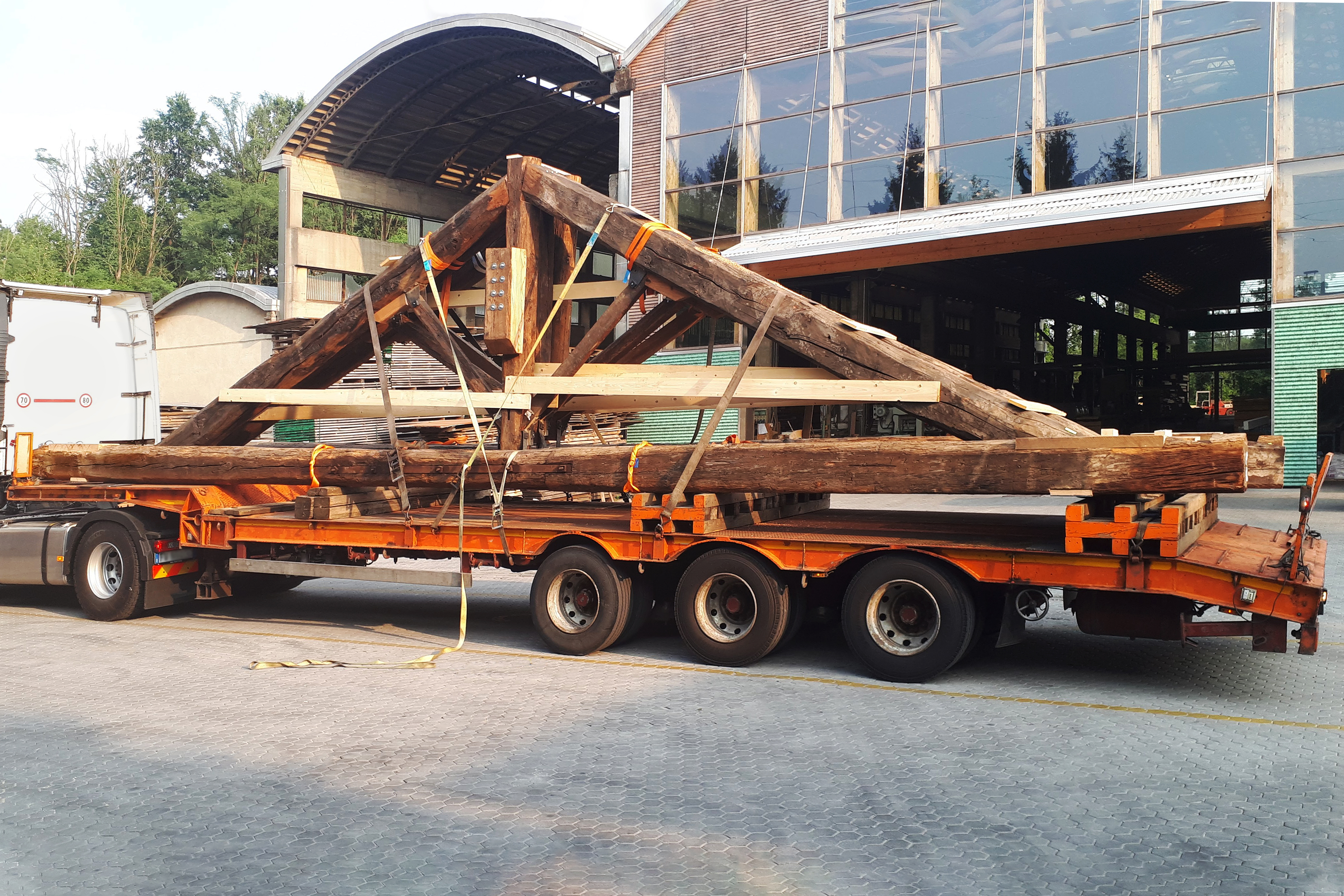 Restauro-travi-in-legno-antico-lecco