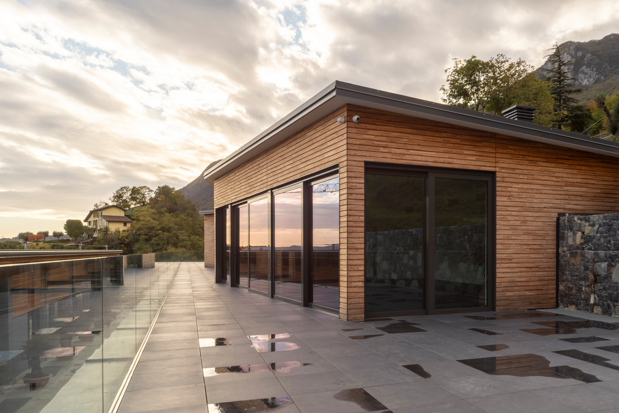 Casa-in-legno-prefabbricata-sopraelevata-lecco