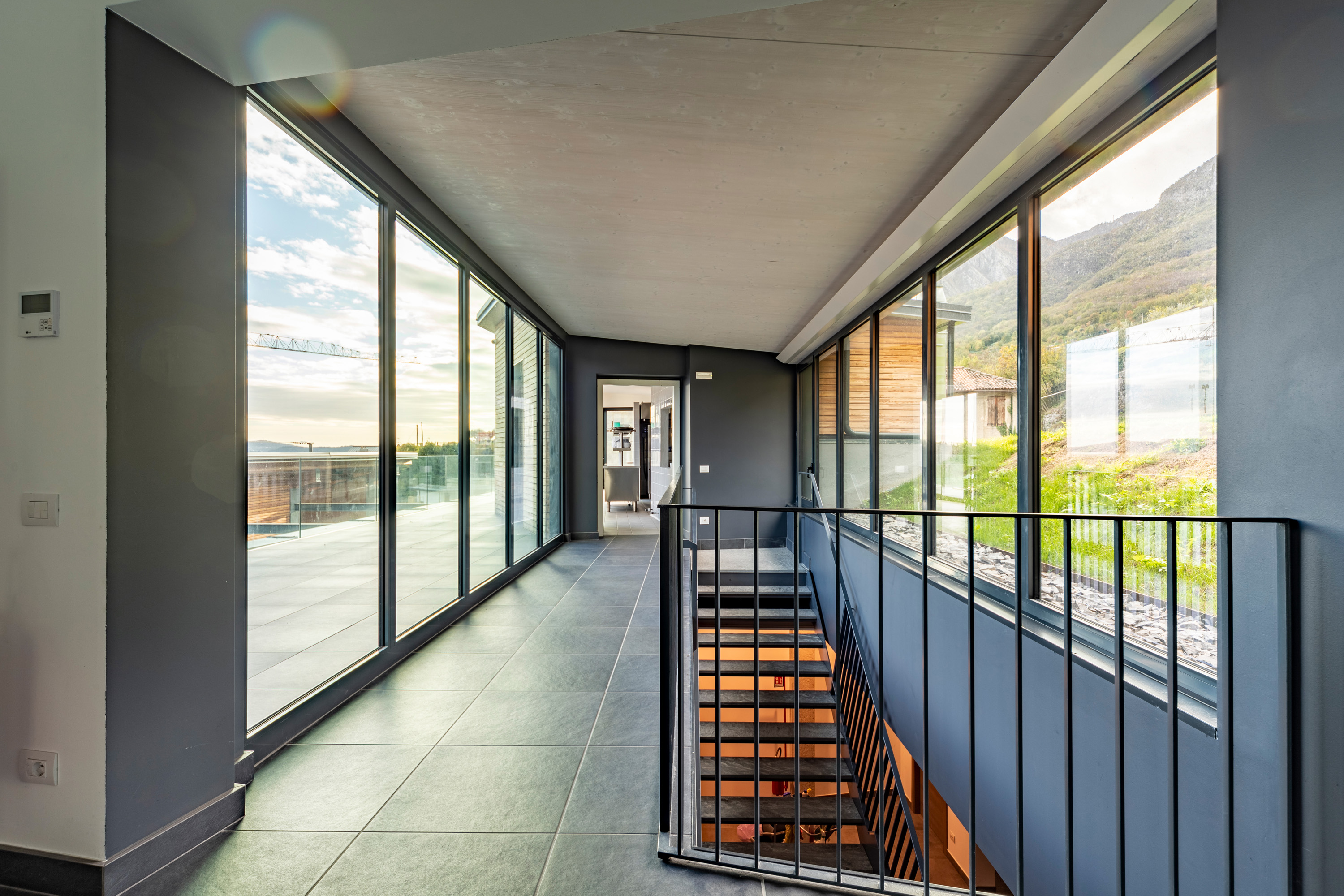 Casa-in-legno-prefabbricata-corridoio-lecco