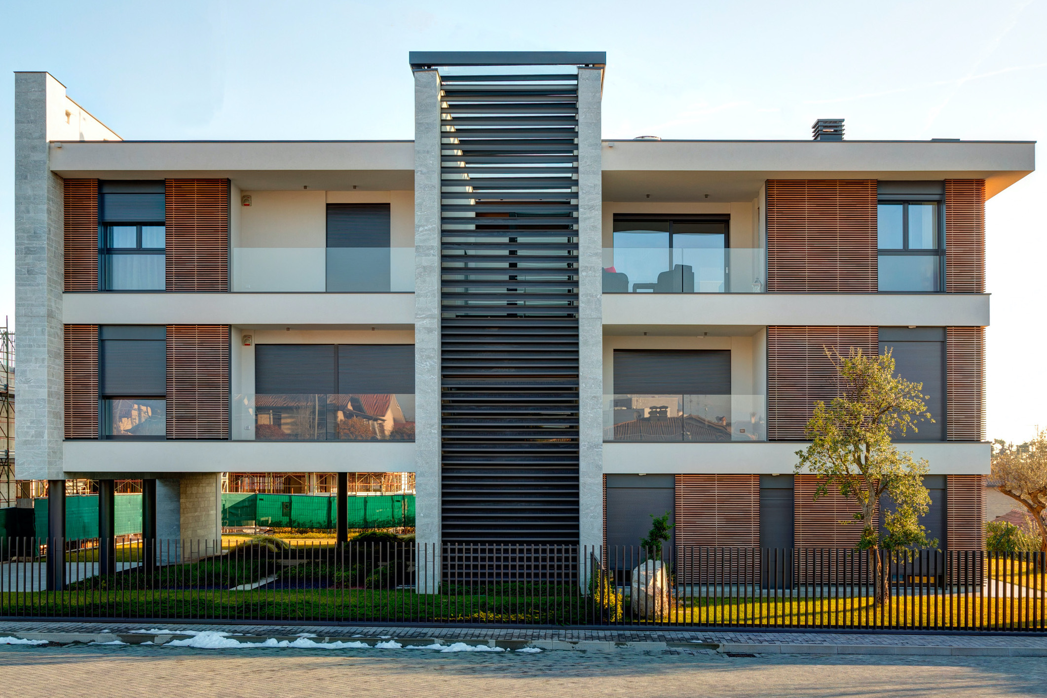 Facciata-in-legno-condominio-Giussano
