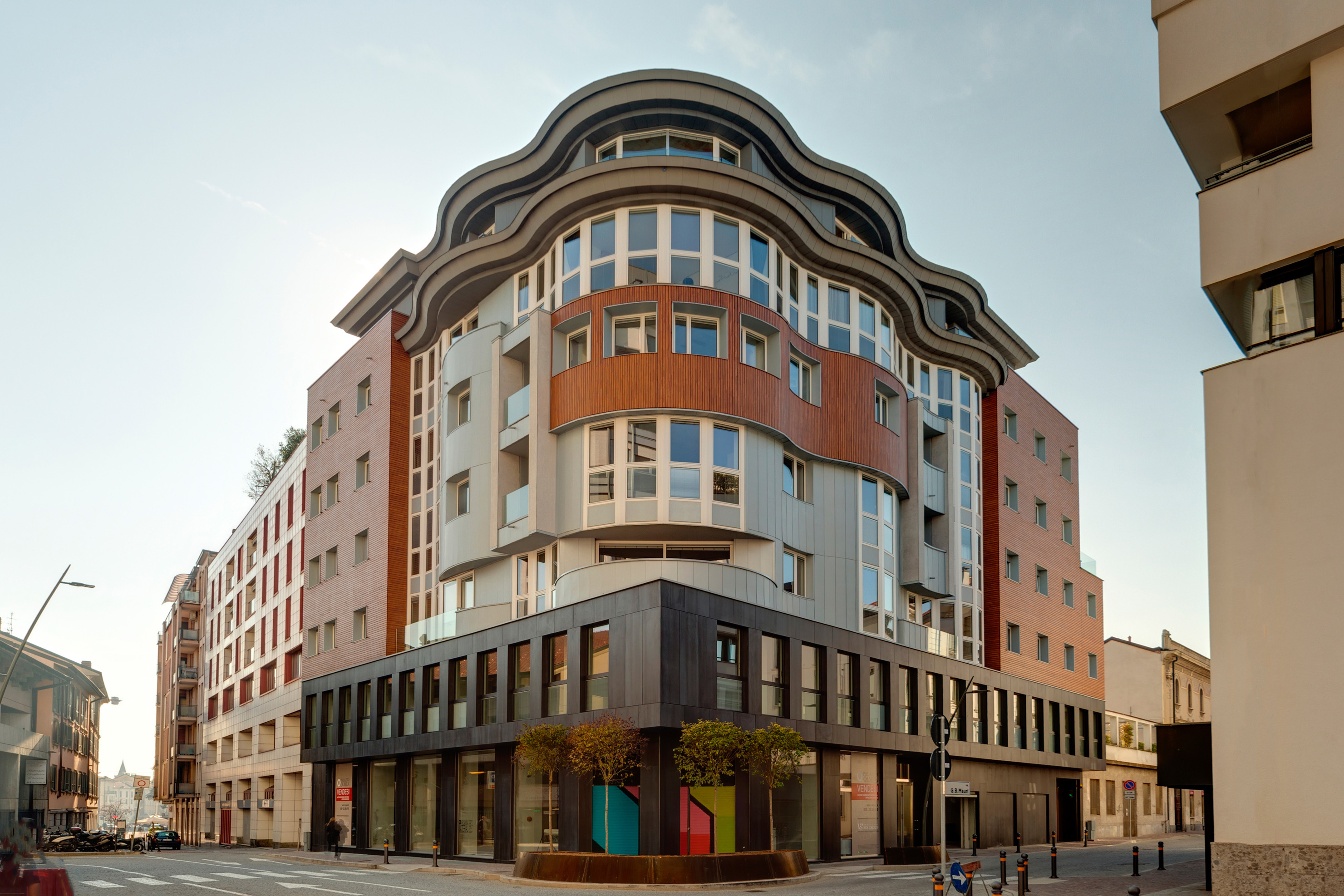 Facciata-in-legno-palazzo-Monza