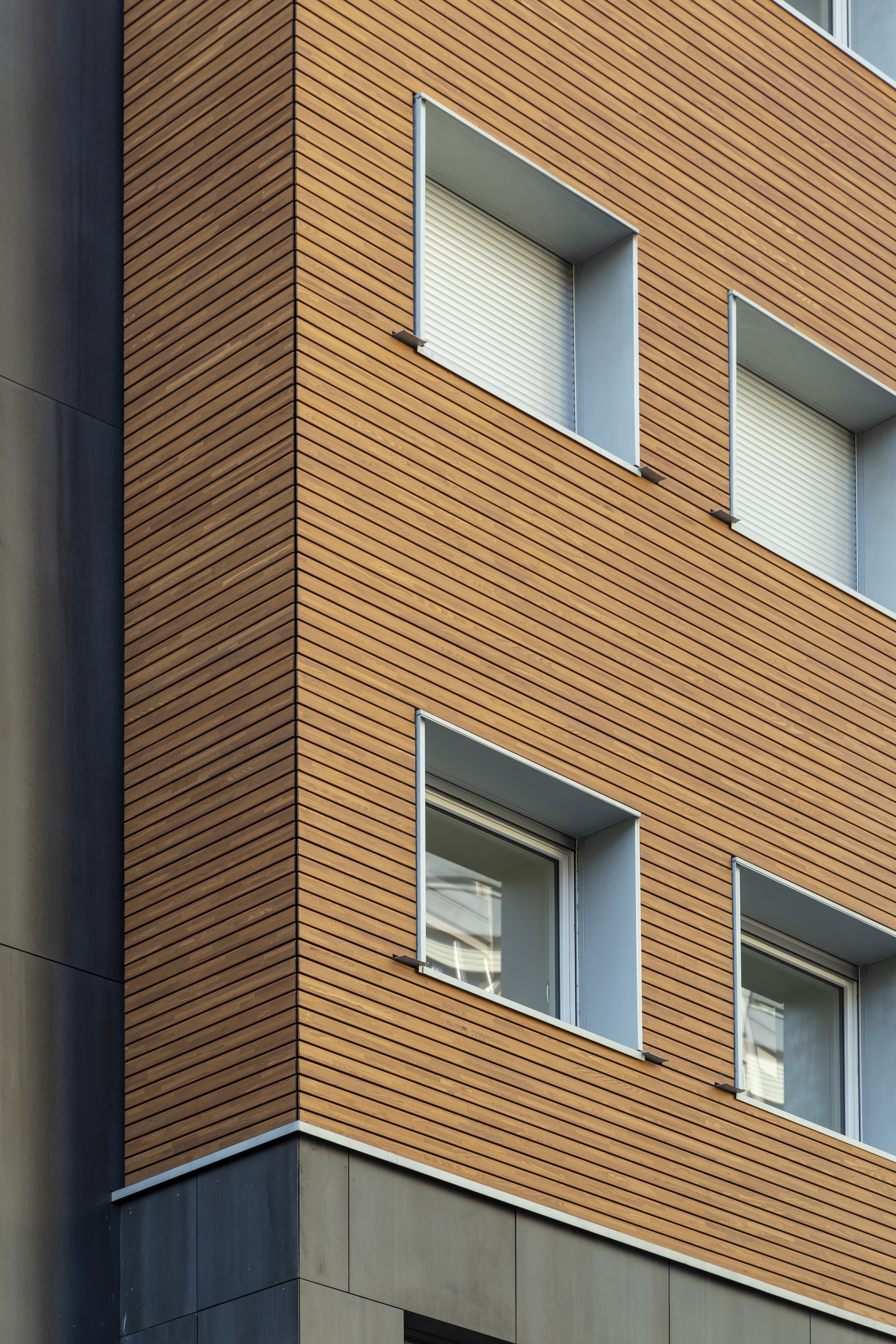 Facciata-in-legno-serramenti-monza