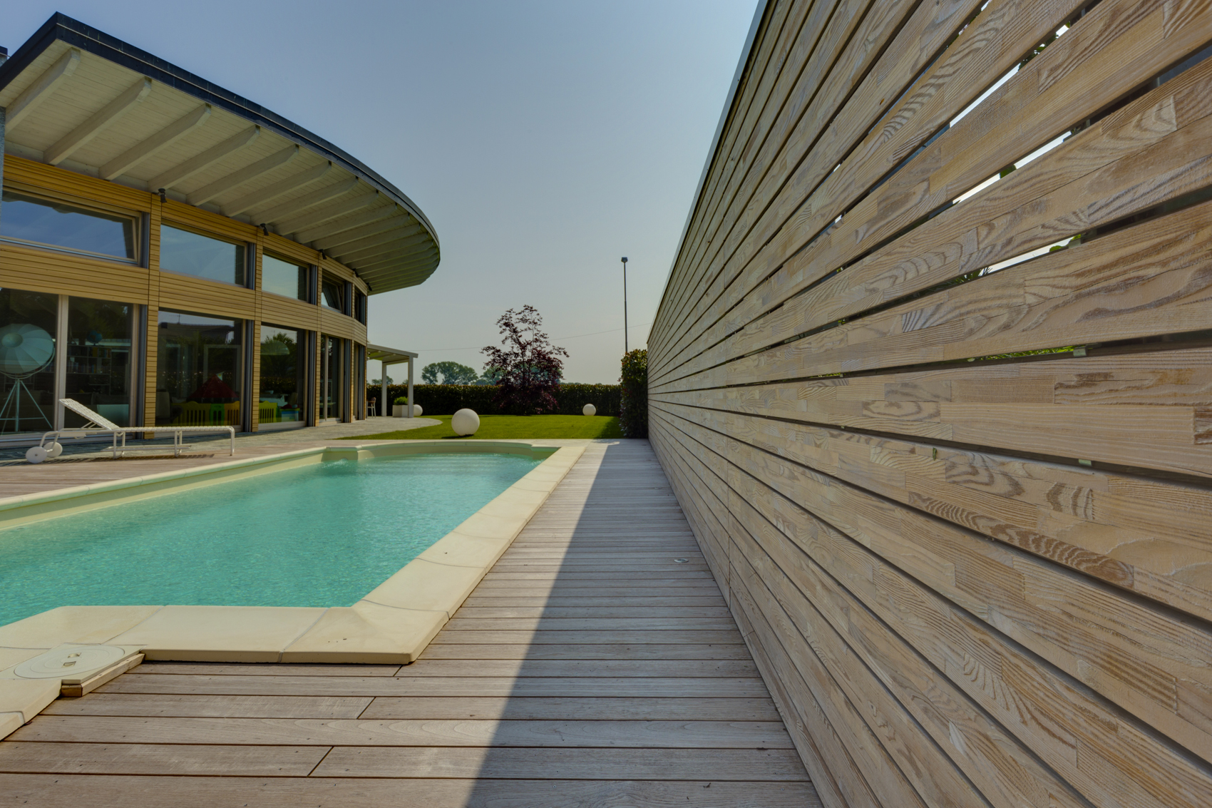 Divisorio-in-legno-giardino-Varese