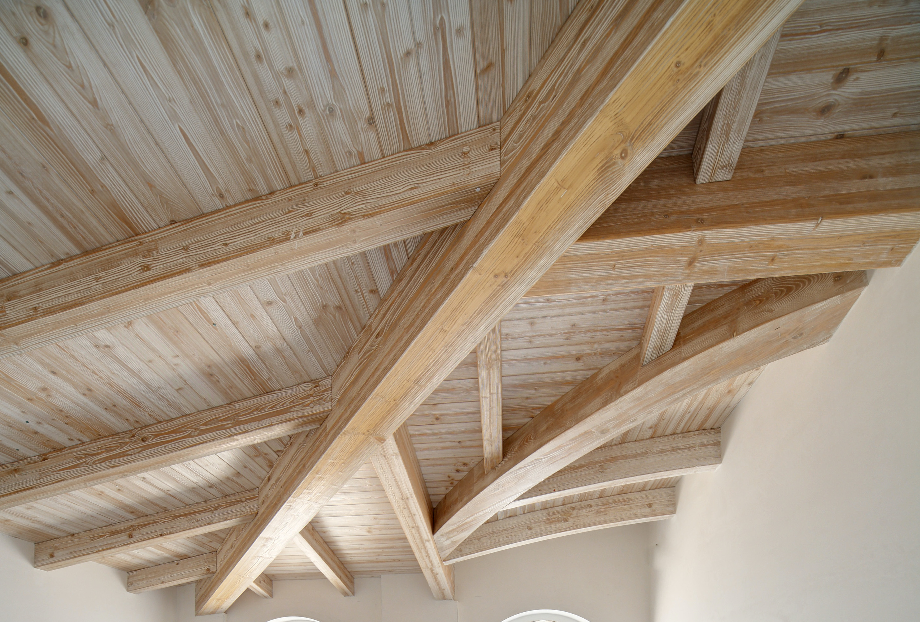 Tetto-in-legno-bianco-decapato-bergamo