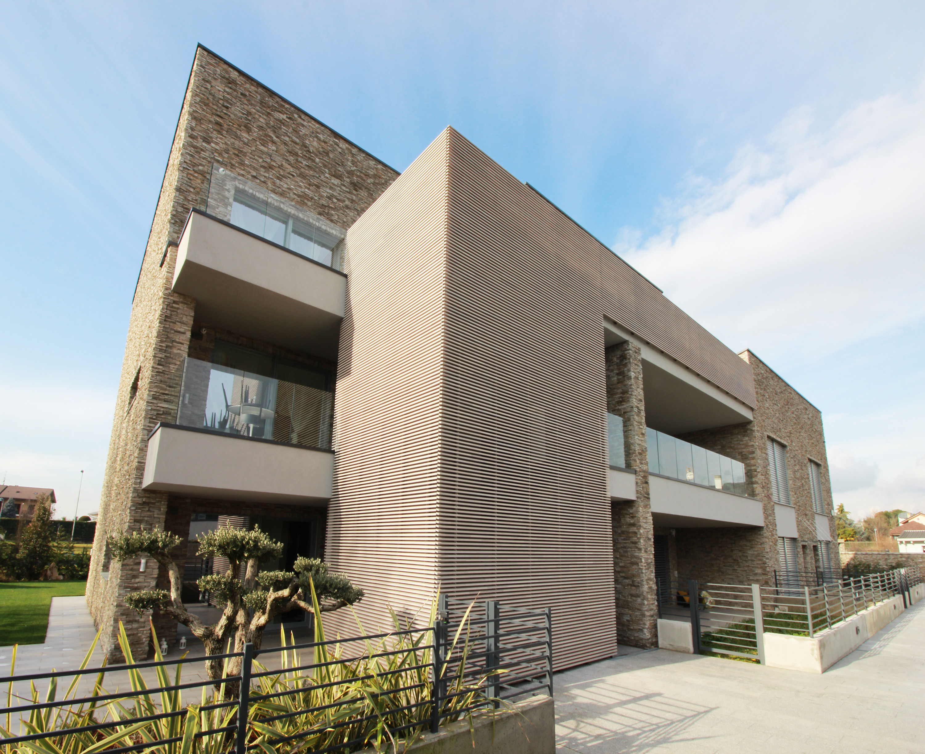 Facciata-in-legno-Vano scala-Usmate Velate