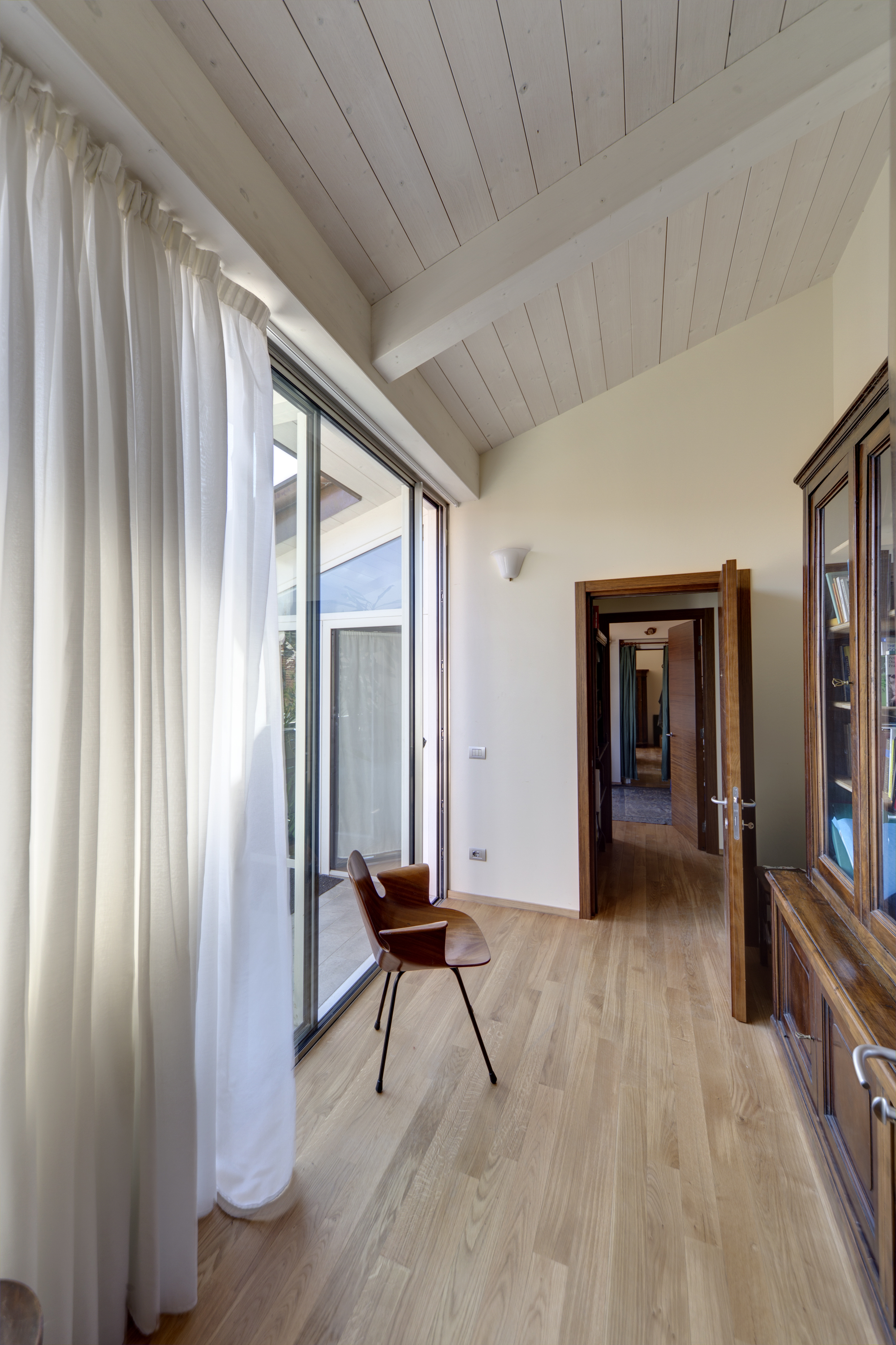 Tetto-in-legno-lamellare-milano