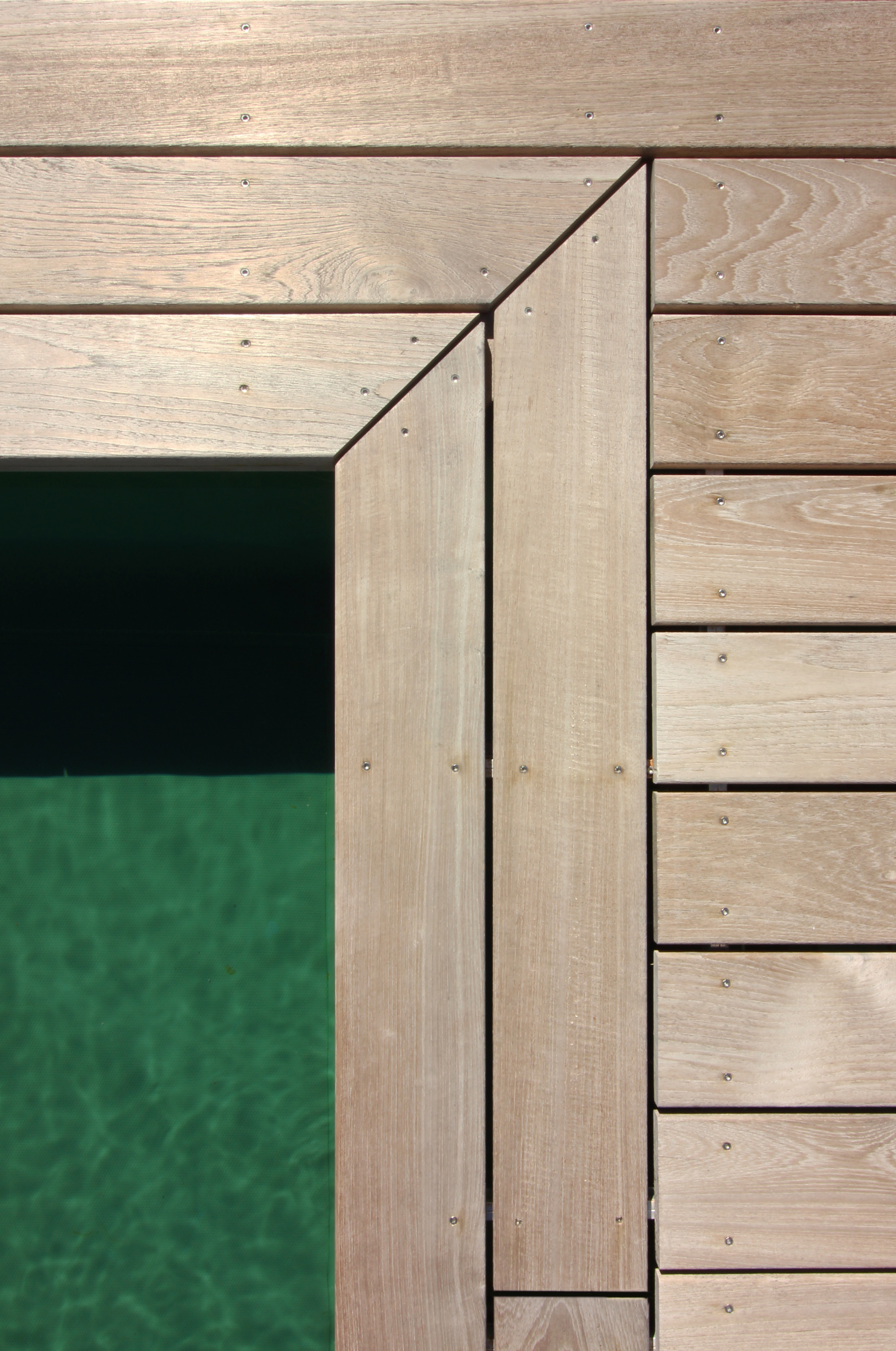 Pavimento-in-legno-piscina-lecco