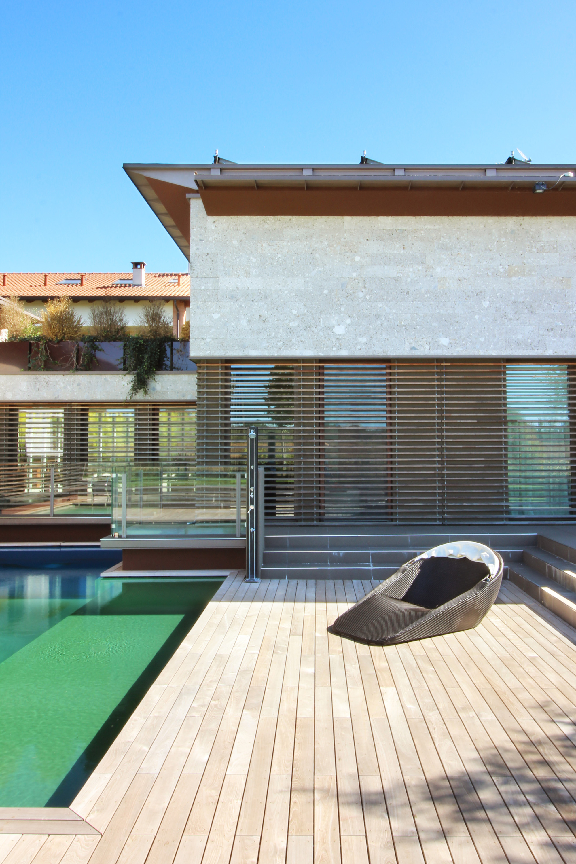 Pavimento-in-legno-piscina-lecco